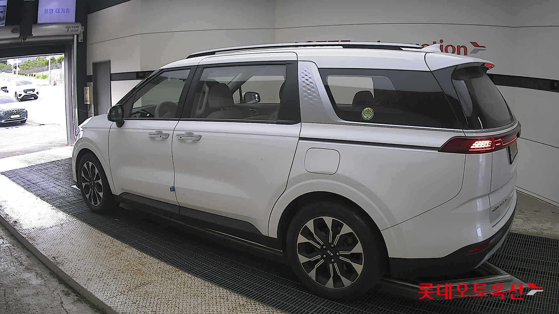 2021 - kia carnival