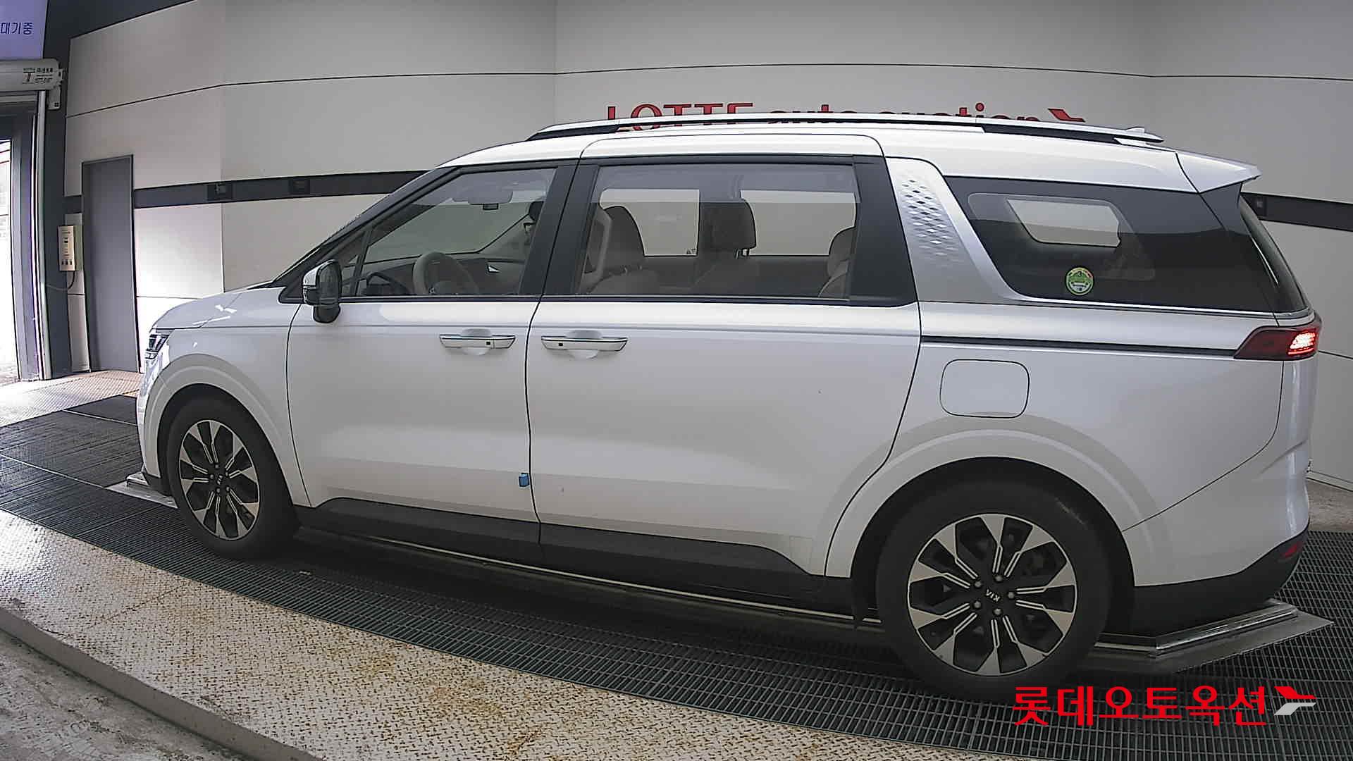 2021 - kia carnival