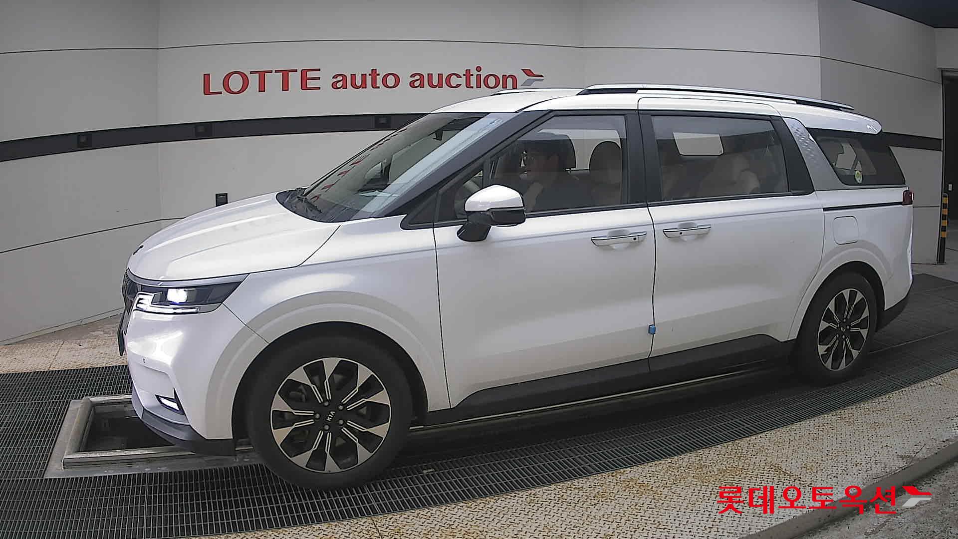 2021 - kia carnival