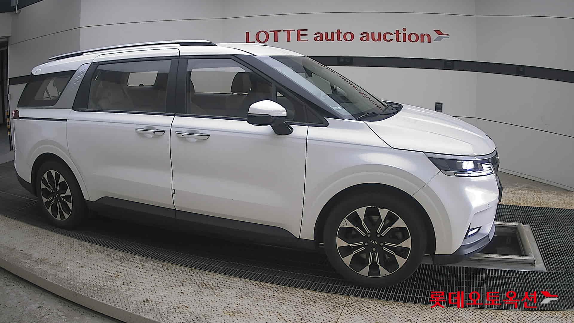 2021 - kia carnival
