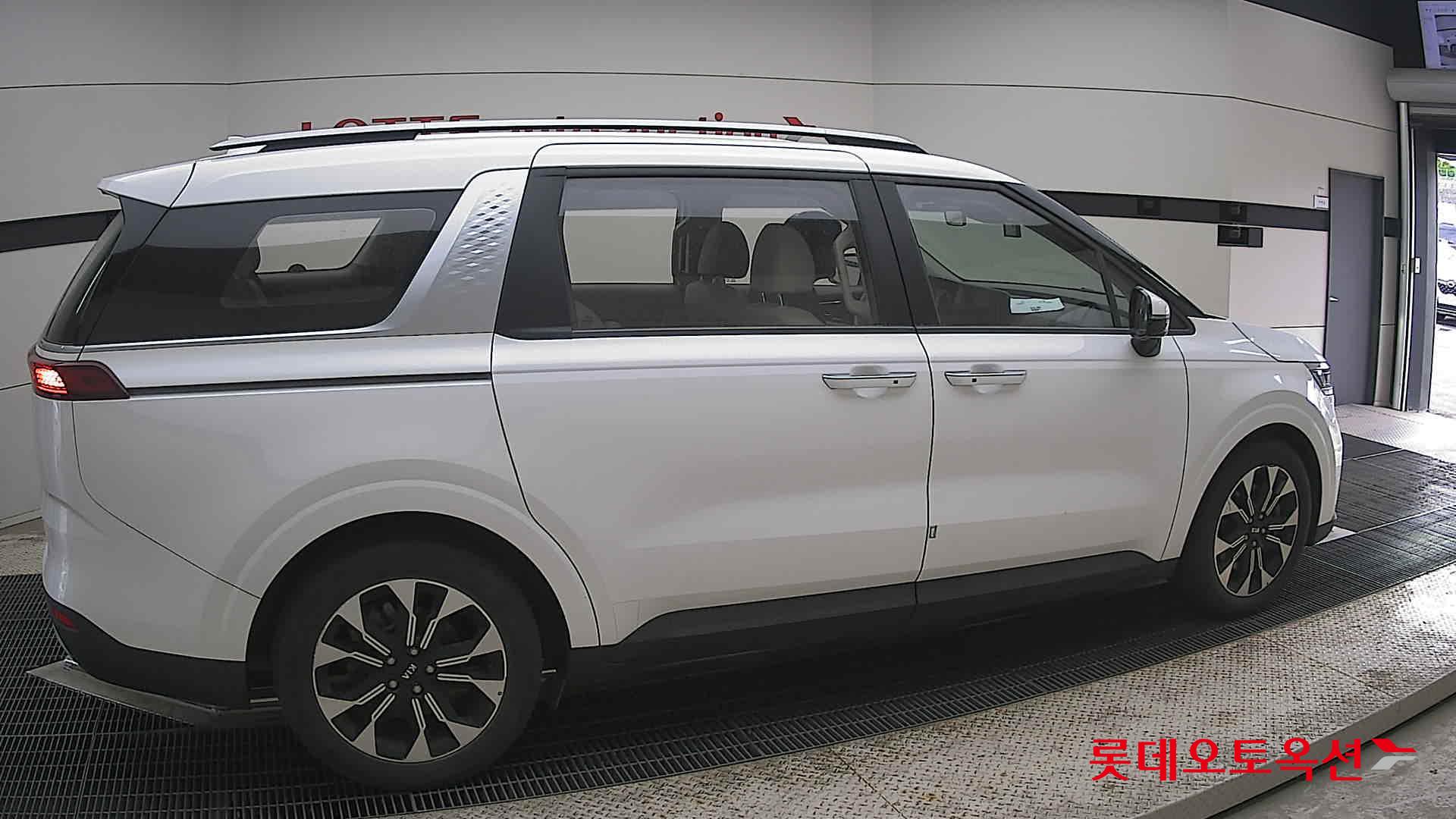 2021 - kia carnival