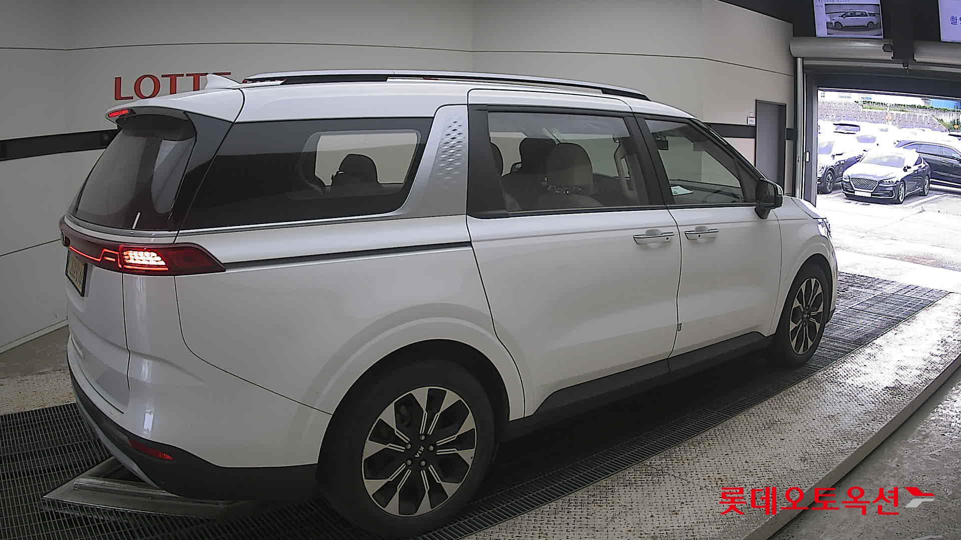 2021 - kia carnival