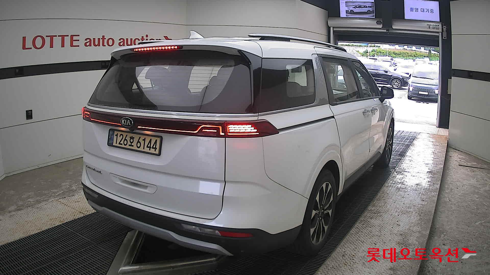 2021 - kia carnival