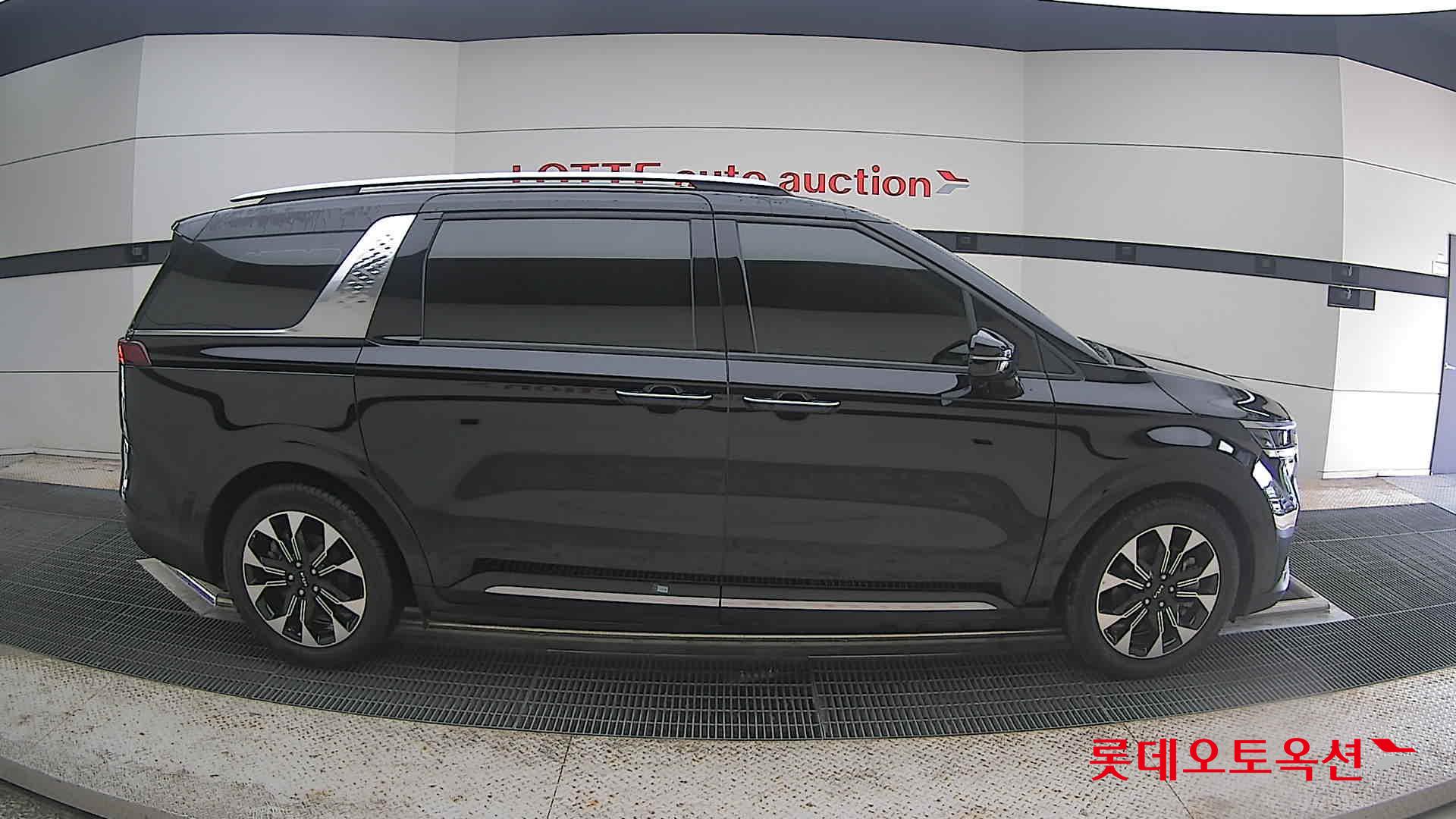 2023 - kia carnival