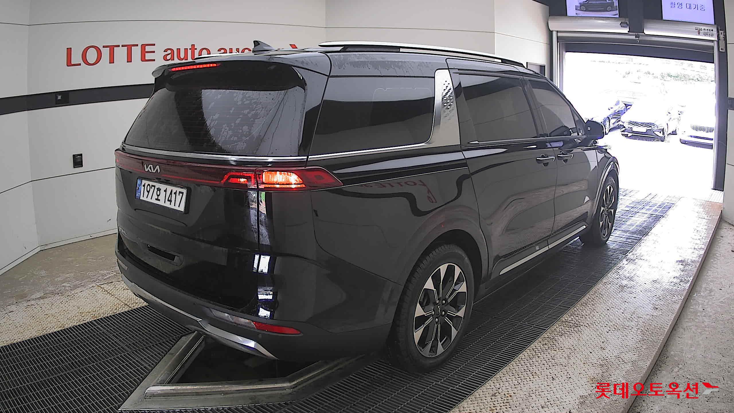 2023 - kia carnival