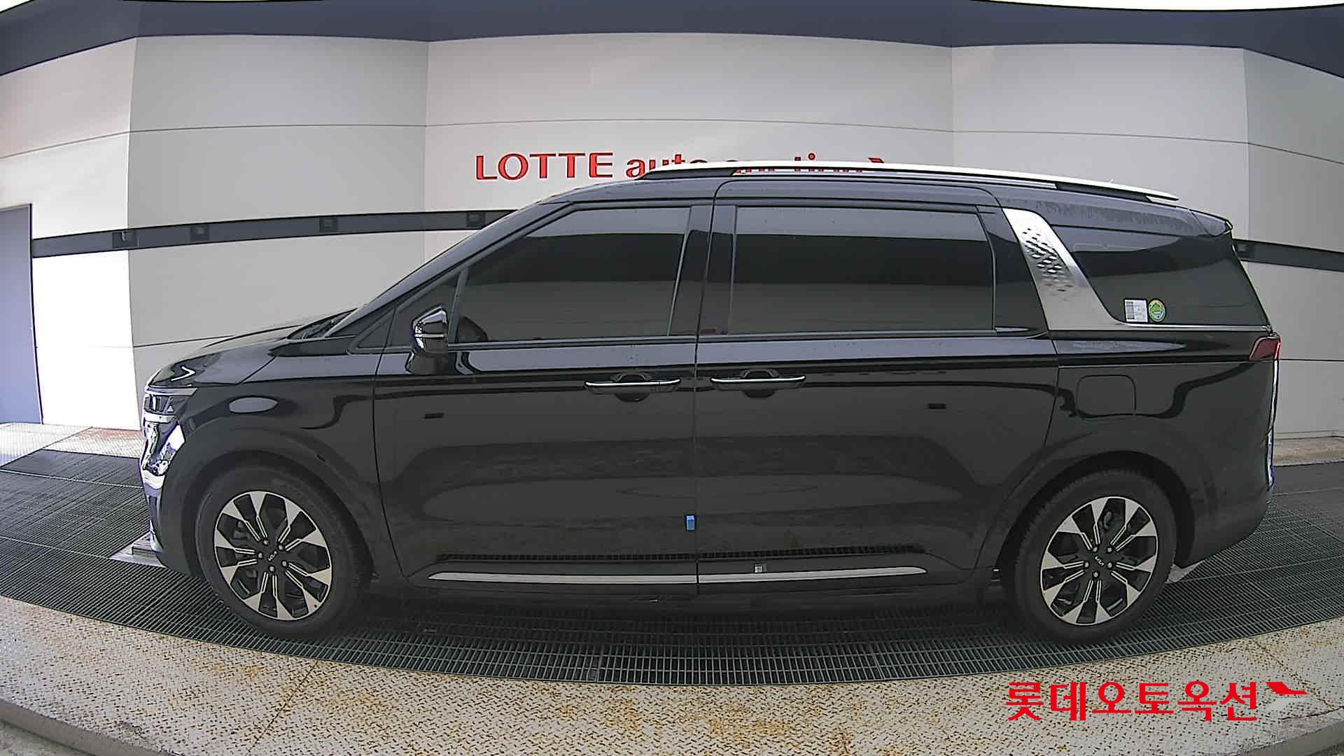2023 - kia carnival