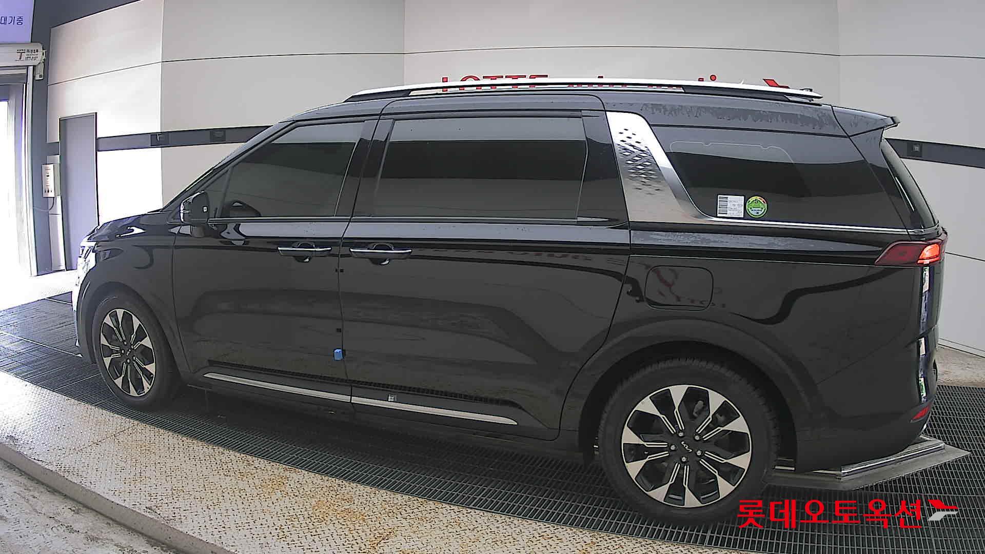 2023 - kia carnival
