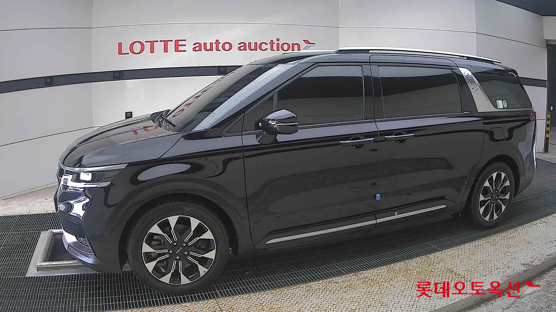 2023 - kia carnival