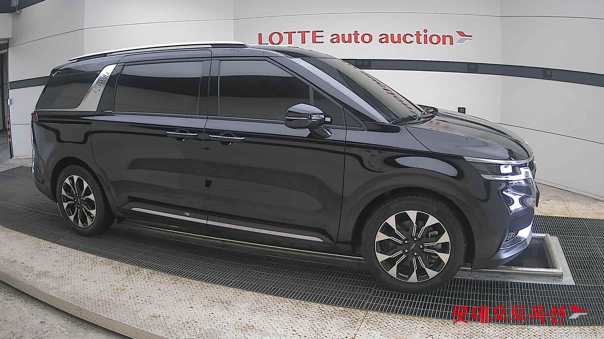 2023 - kia carnival