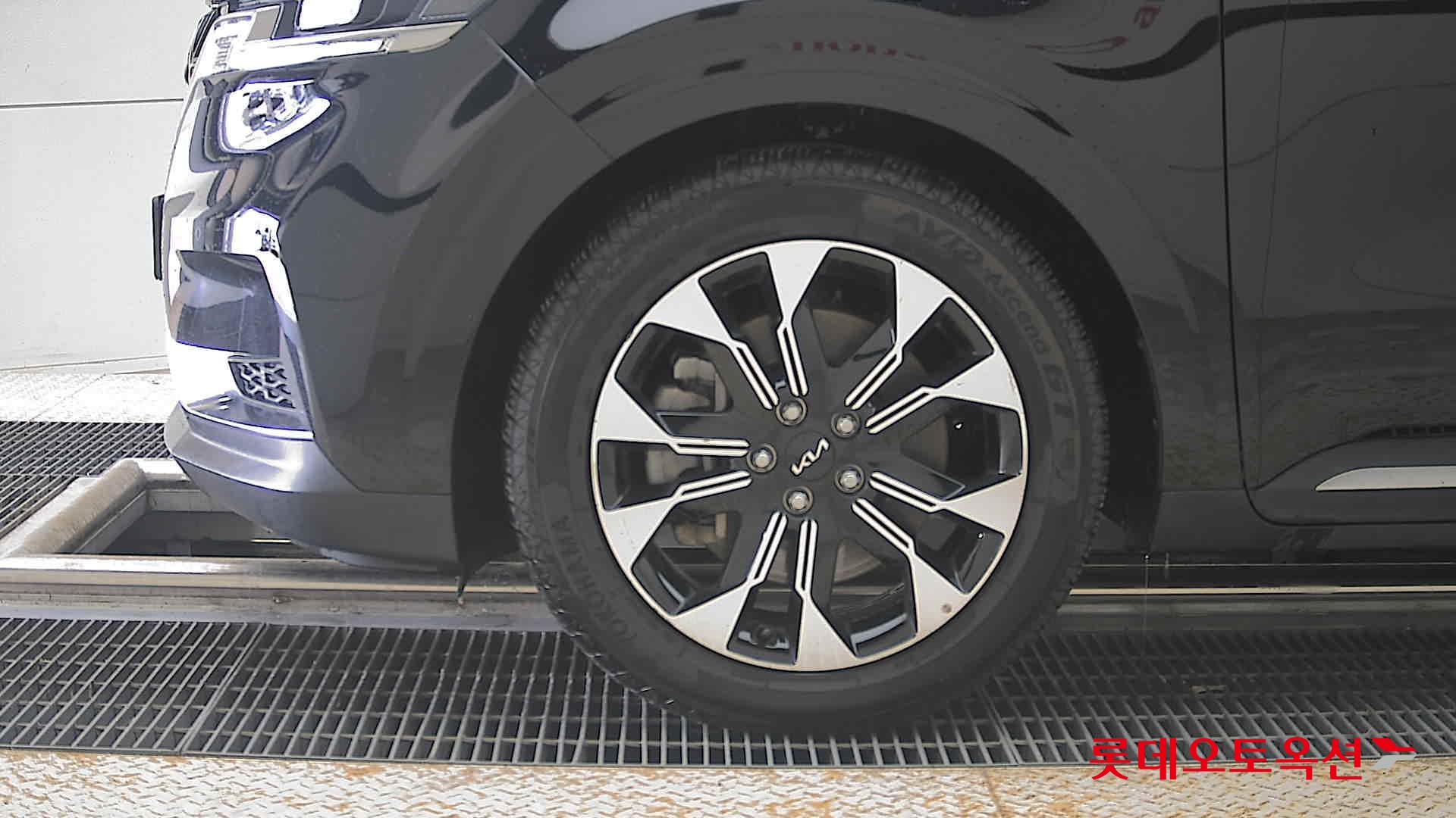 2023 - kia carnival