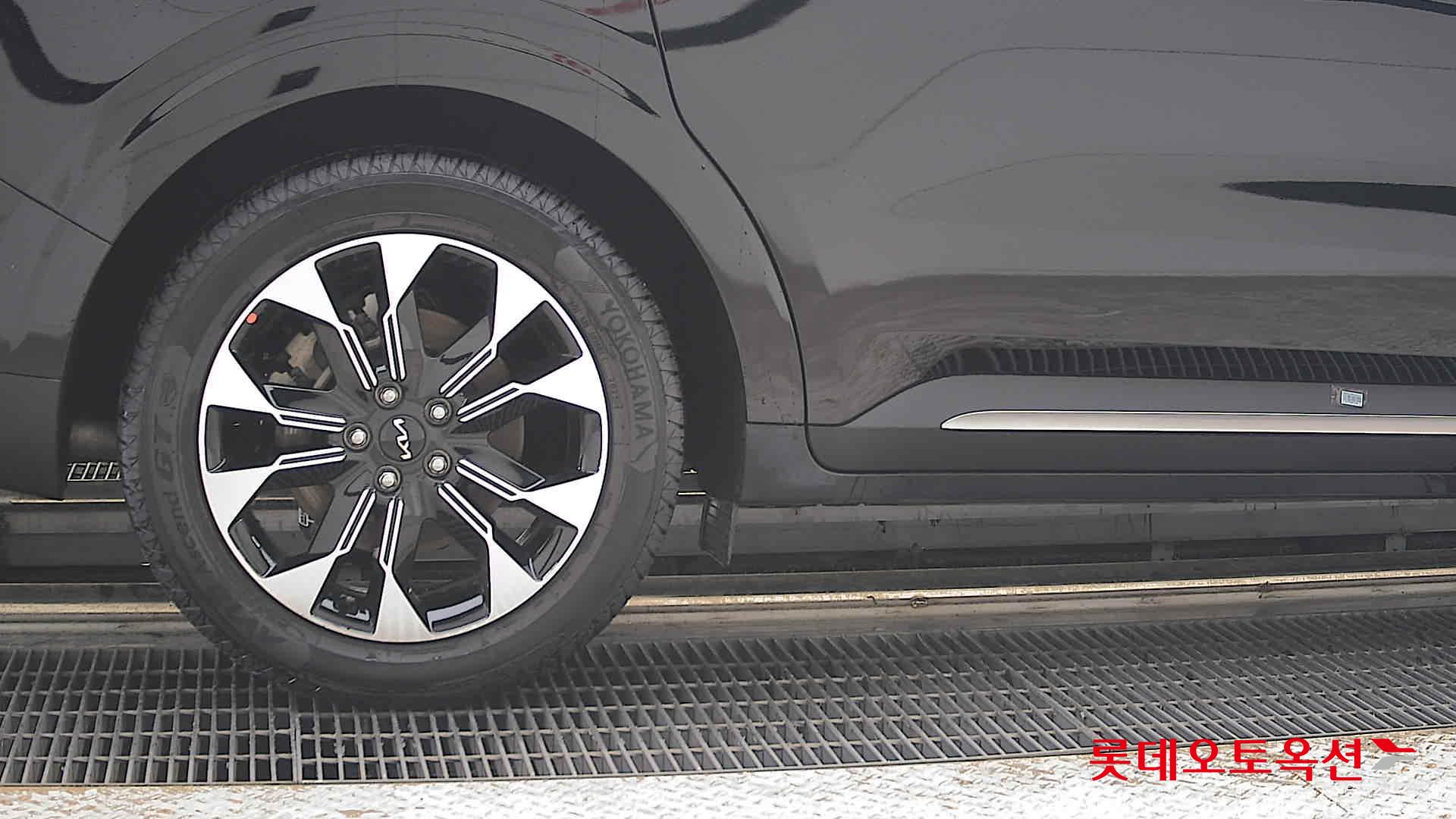 2023 - kia carnival