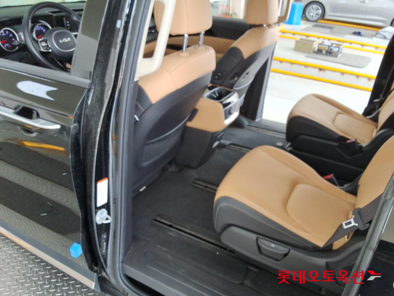 2023 - kia carnival
