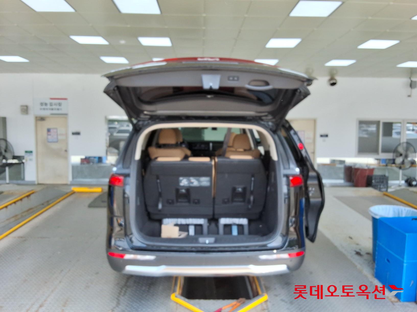 2023 - kia carnival