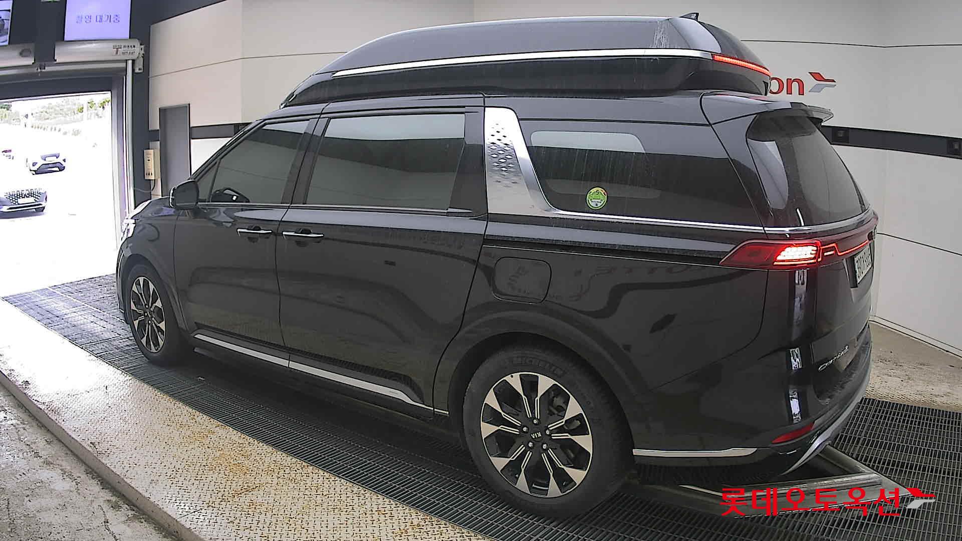 2021 - kia carnival