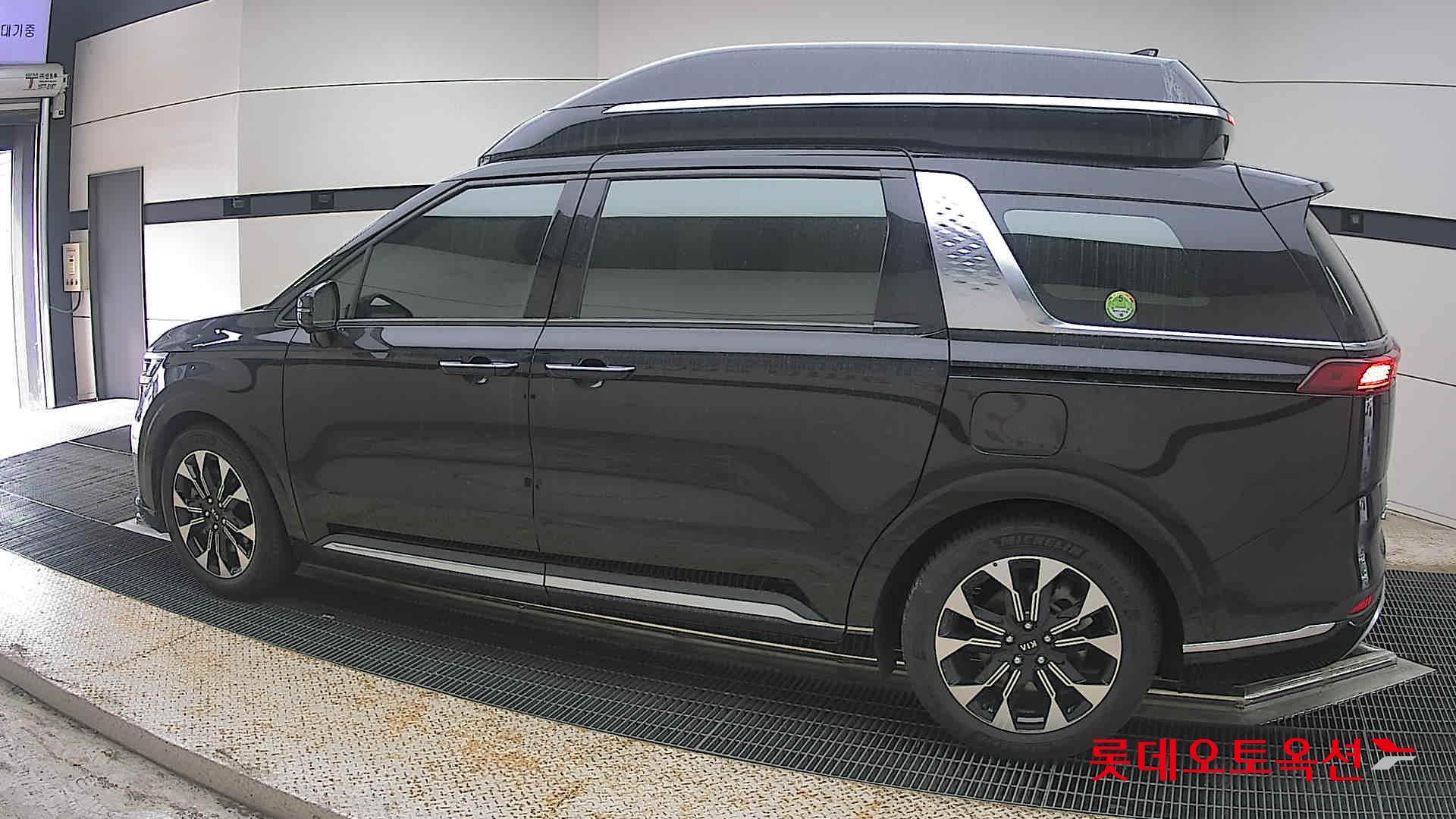 2021 - kia carnival