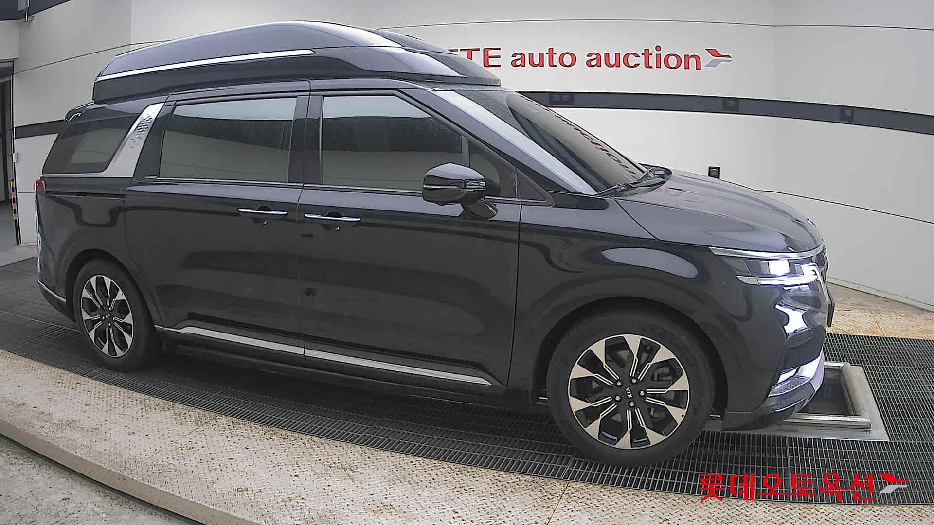 2021 - kia carnival