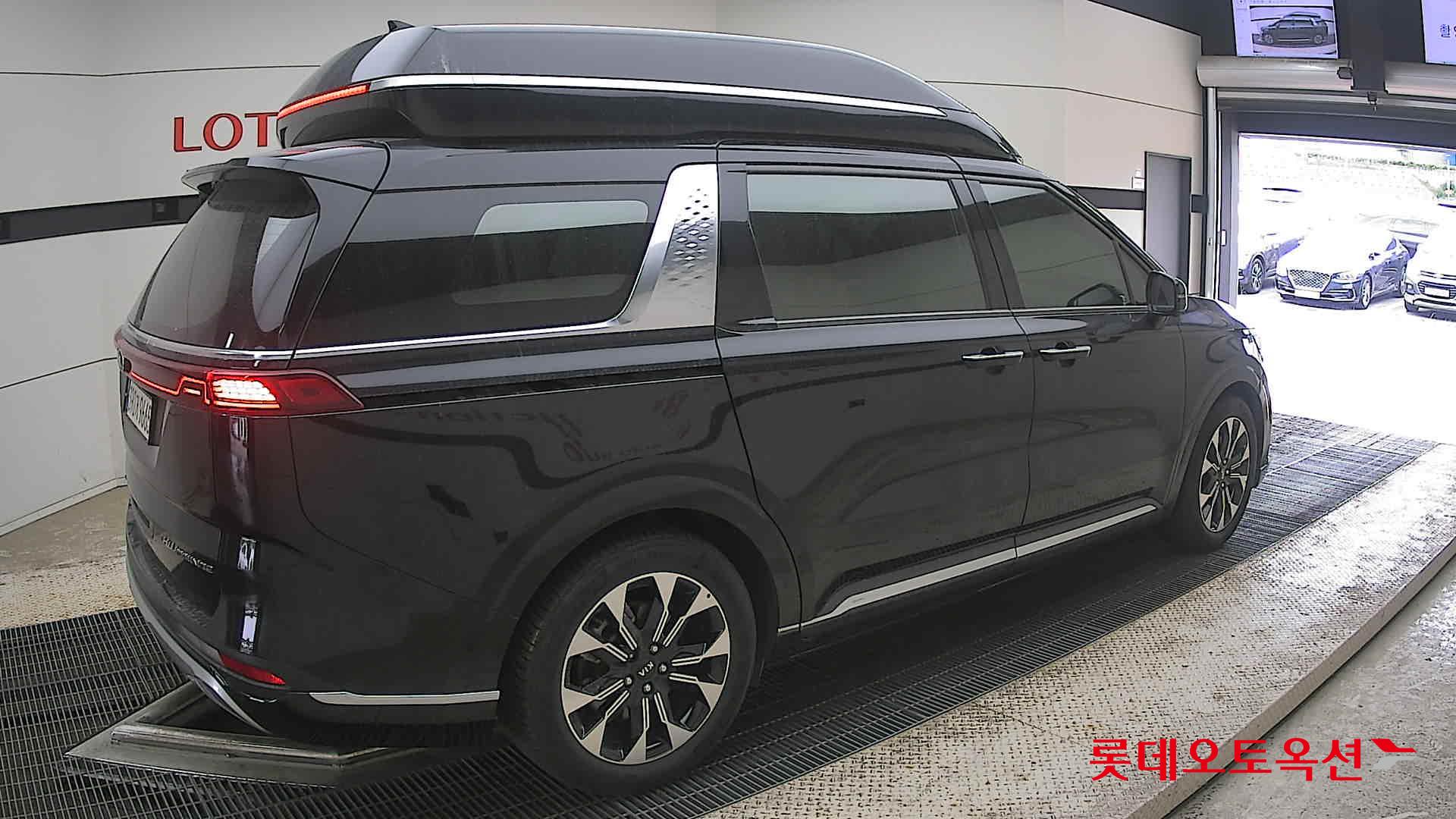 2021 - kia carnival