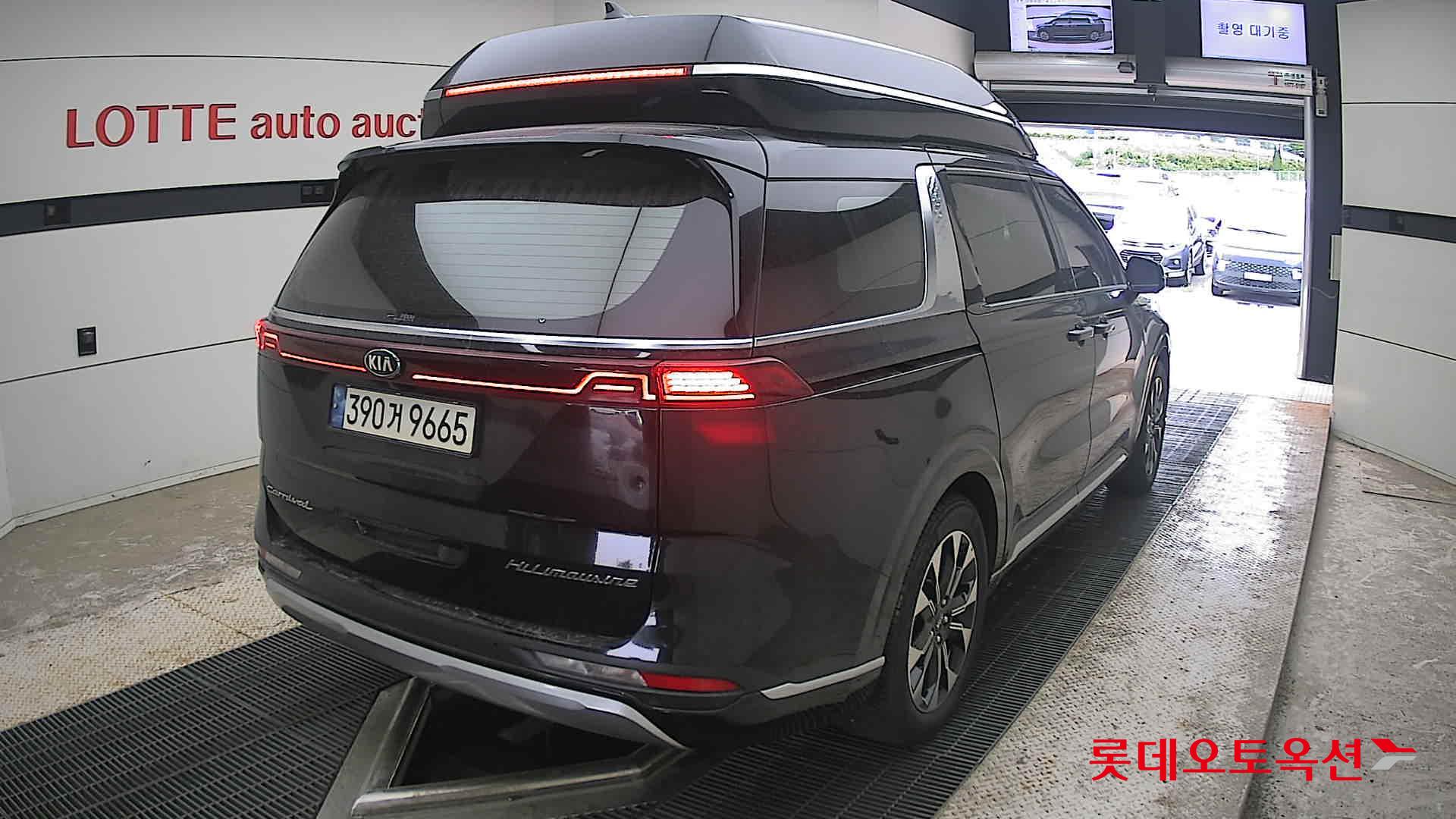 2021 - kia carnival