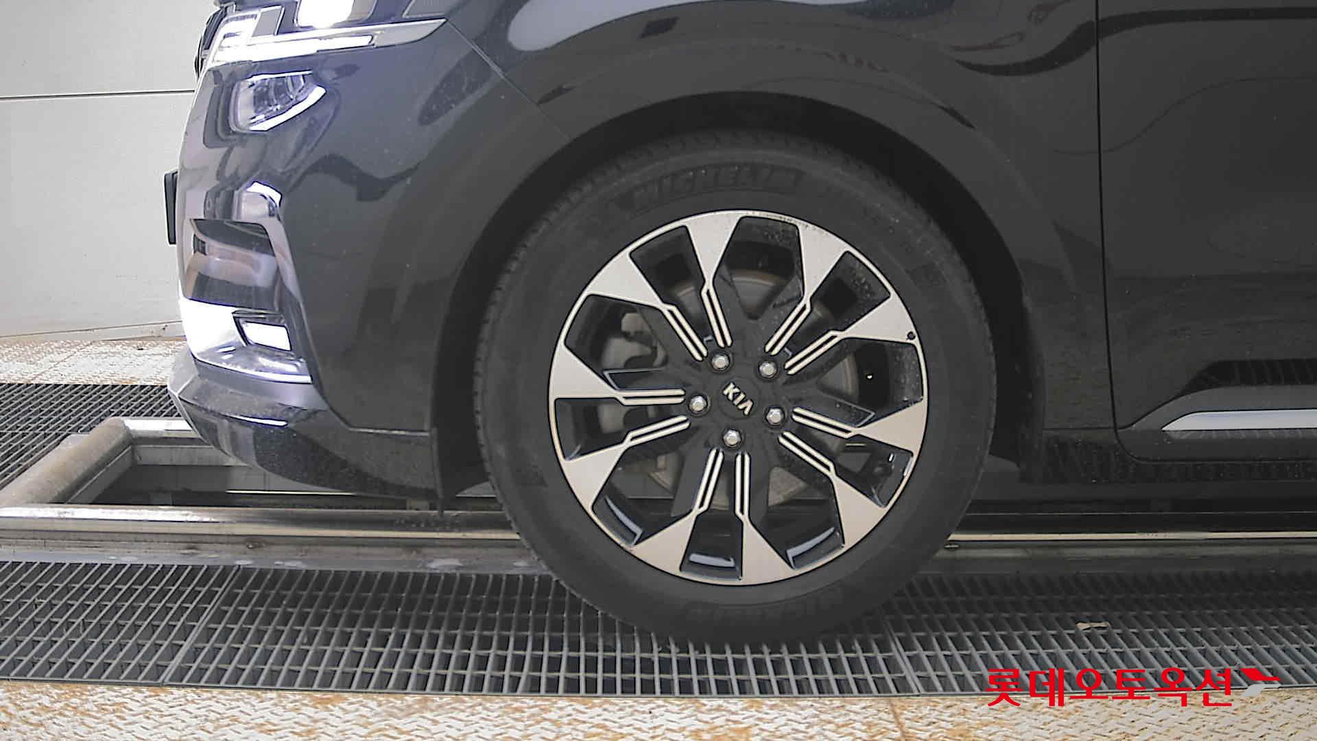 2021 - kia carnival
