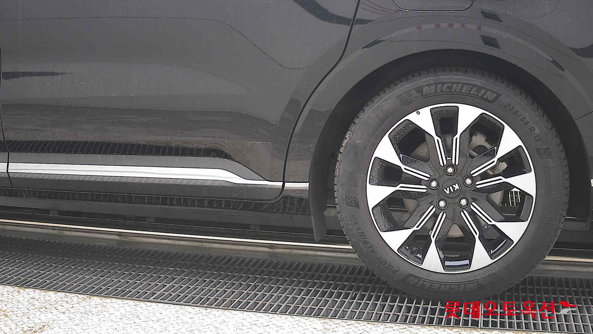 2021 - kia carnival