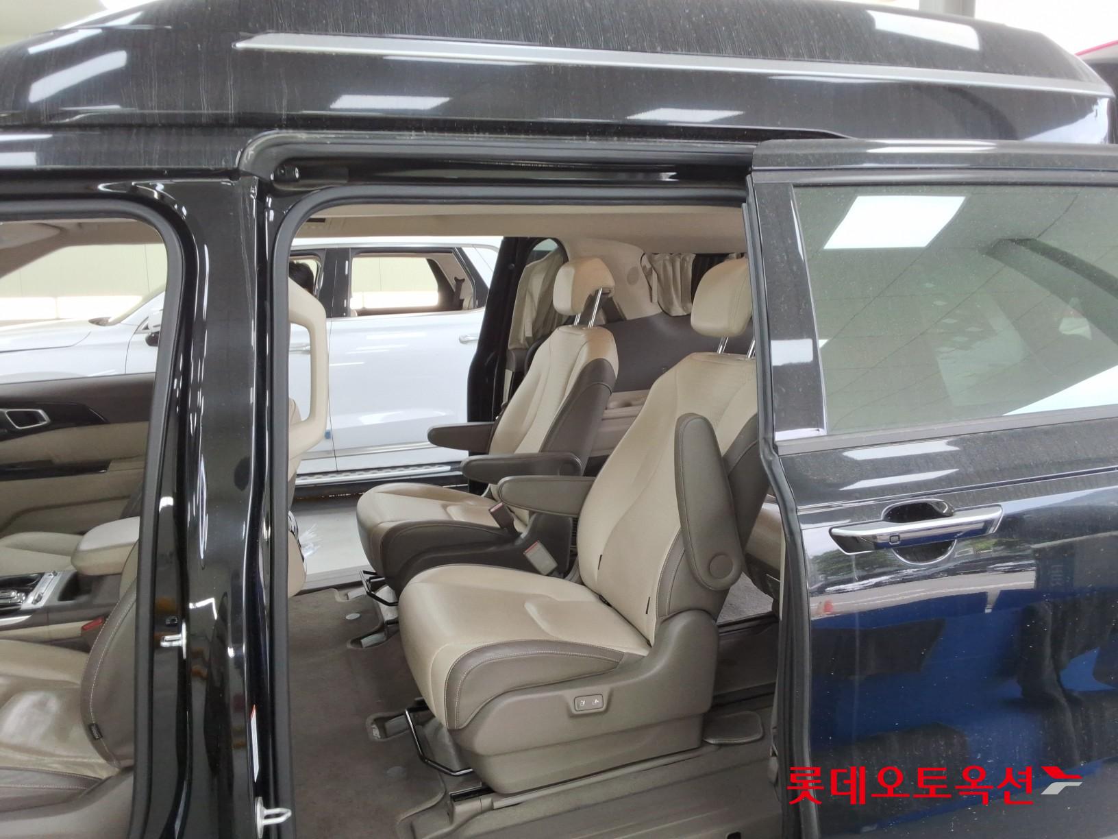 2021 - kia carnival