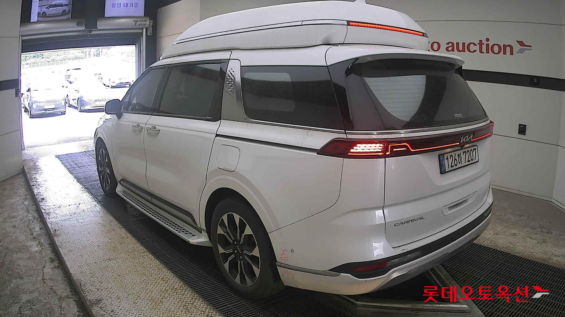 2022 - kia carnival