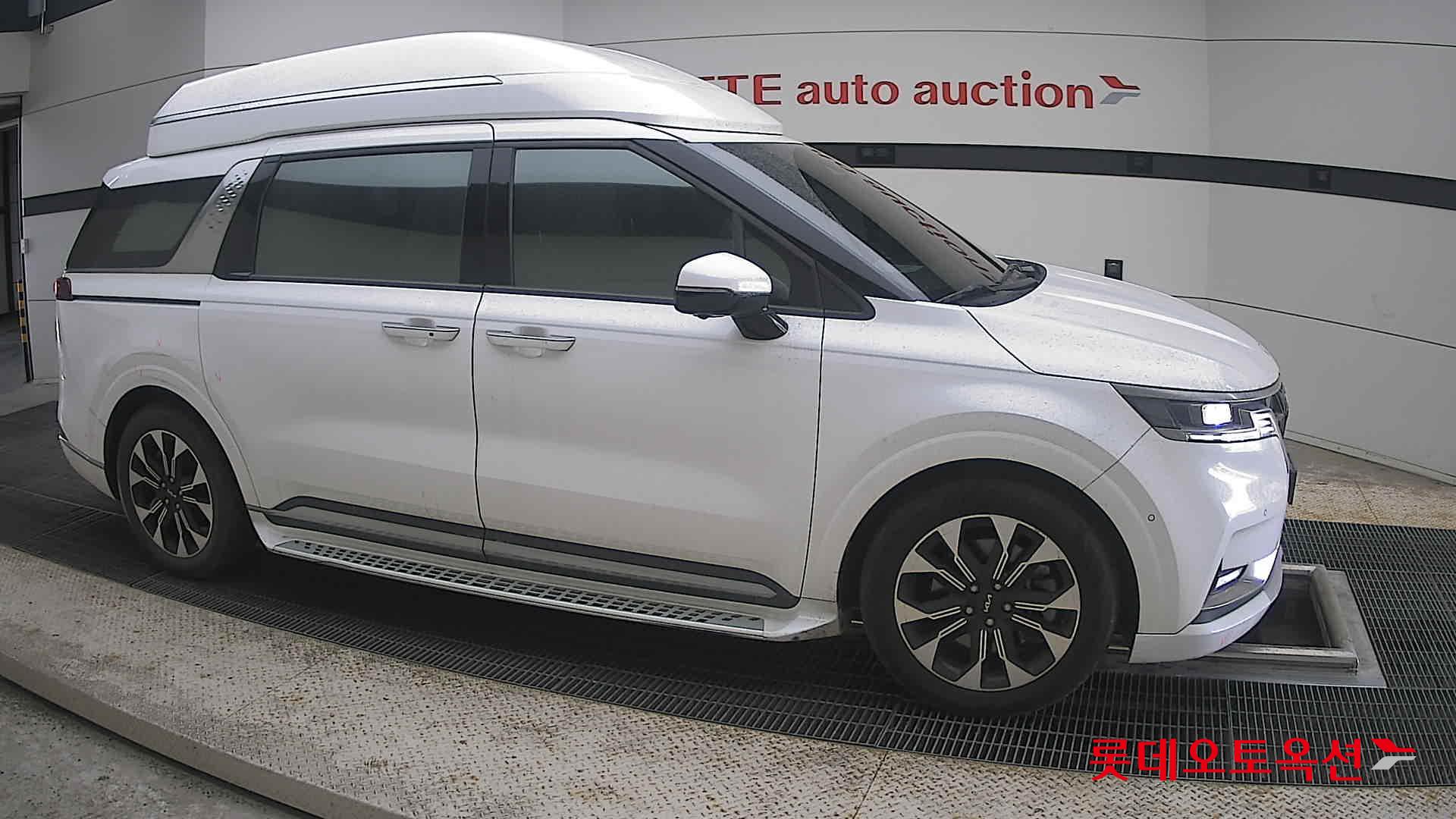 2022 - kia carnival
