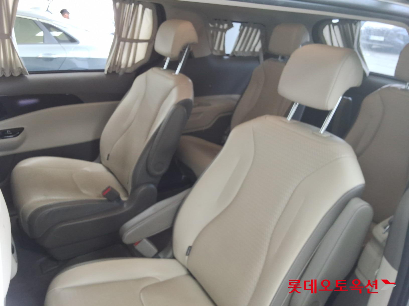 2022 - kia carnival