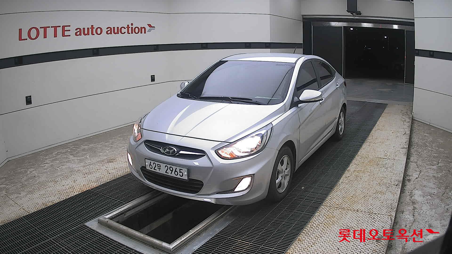 2012 - hyundai accent