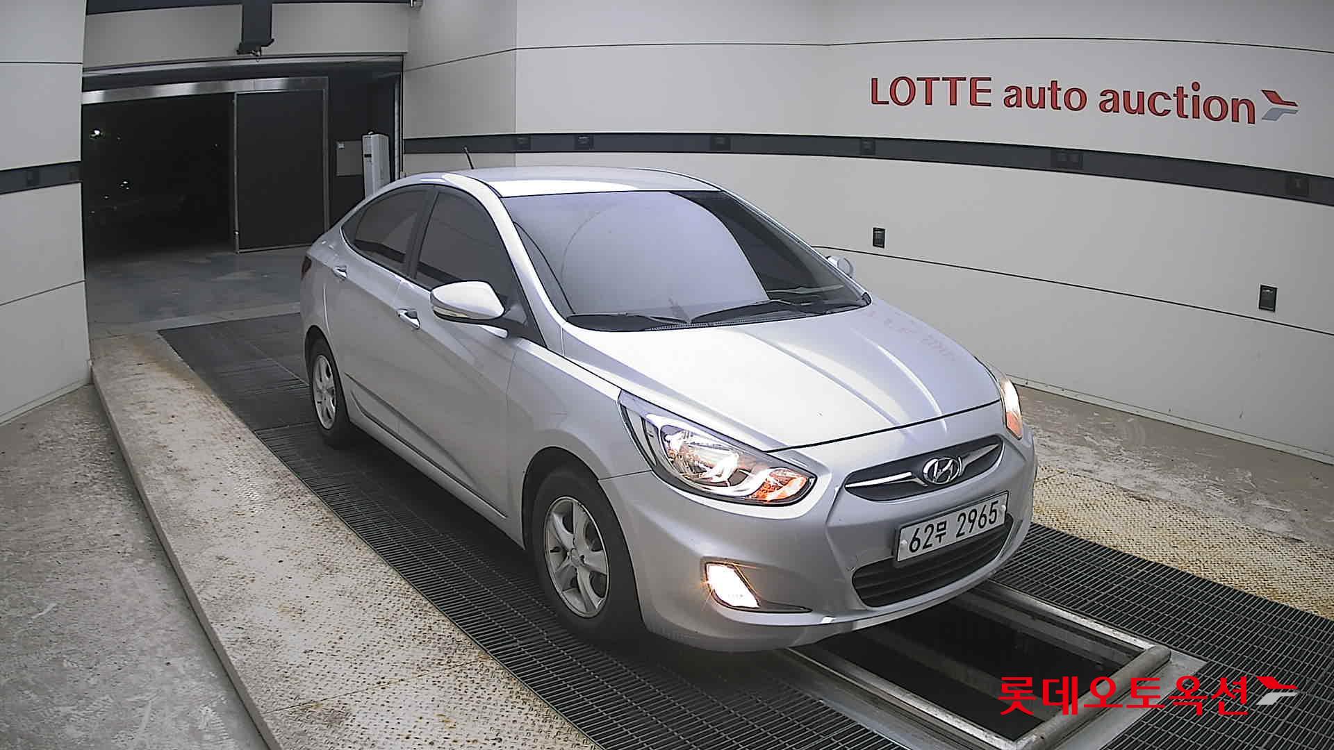 2012 - hyundai accent