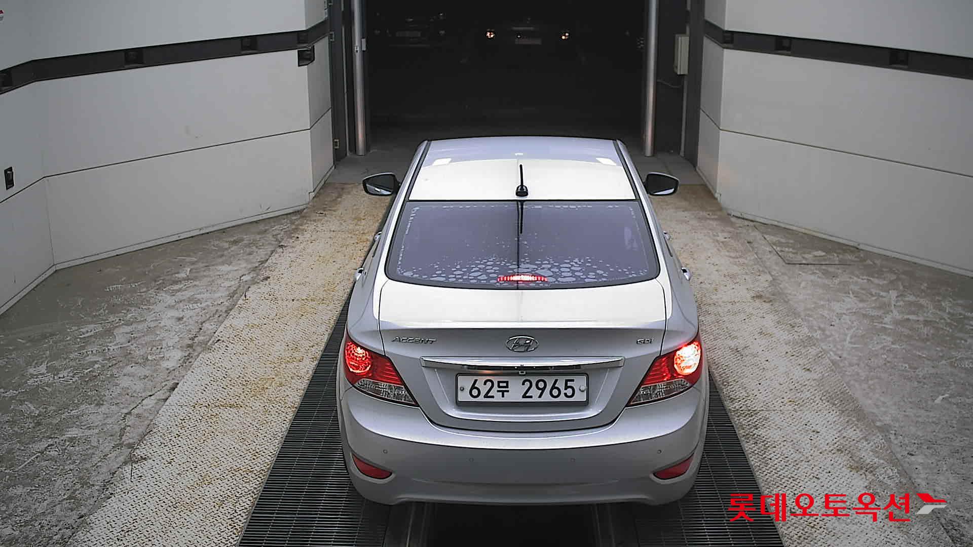2012 - hyundai accent