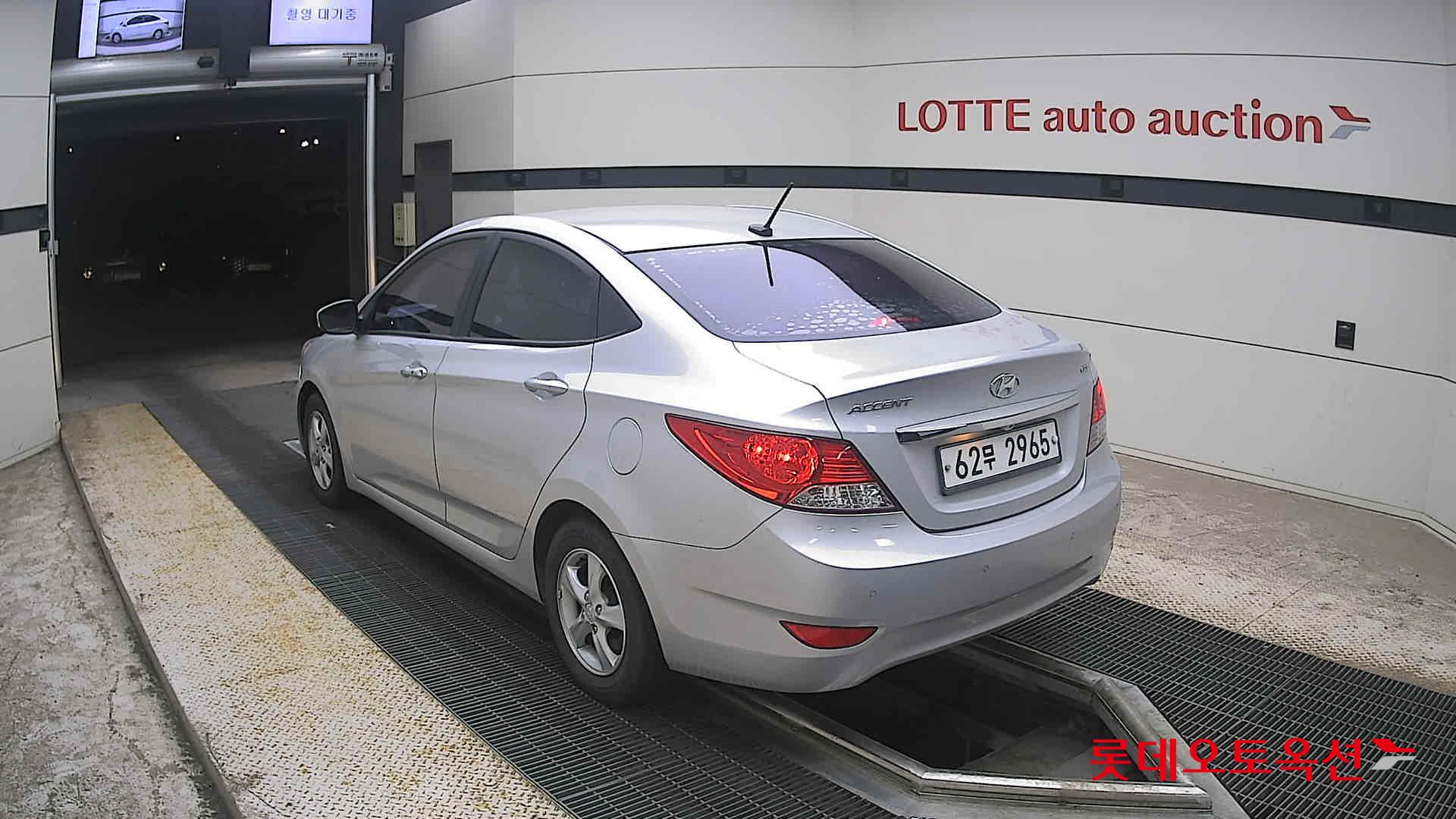 2012 - hyundai accent