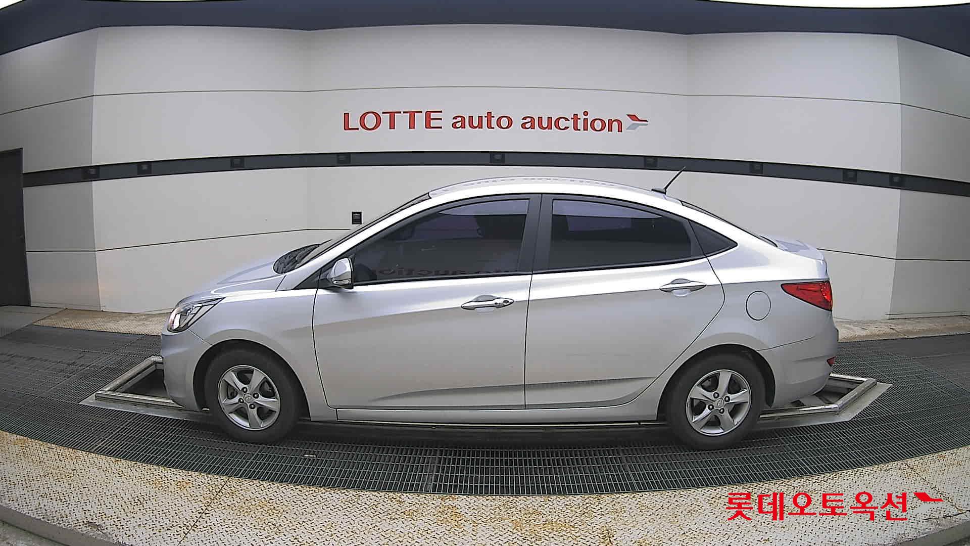 2012 - hyundai accent