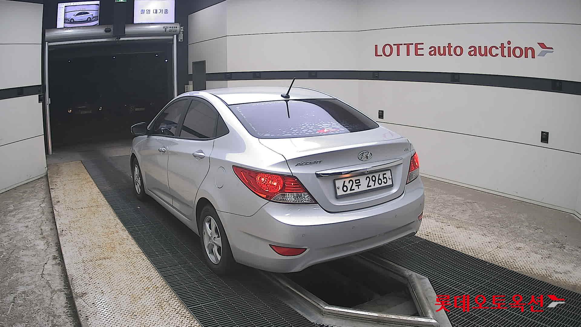 2012 - hyundai accent
