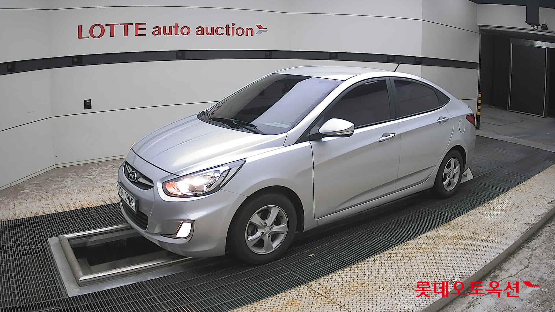 2012 - hyundai accent