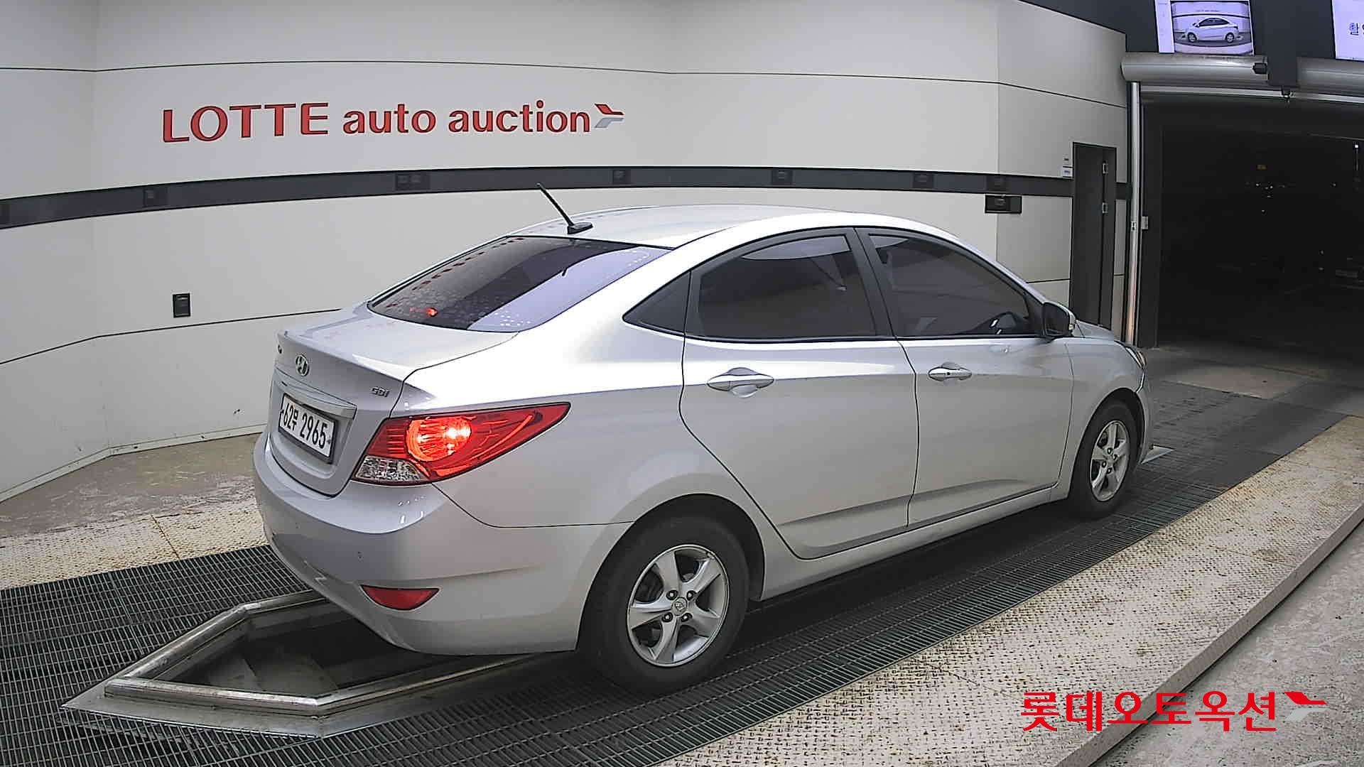 2012 - hyundai accent