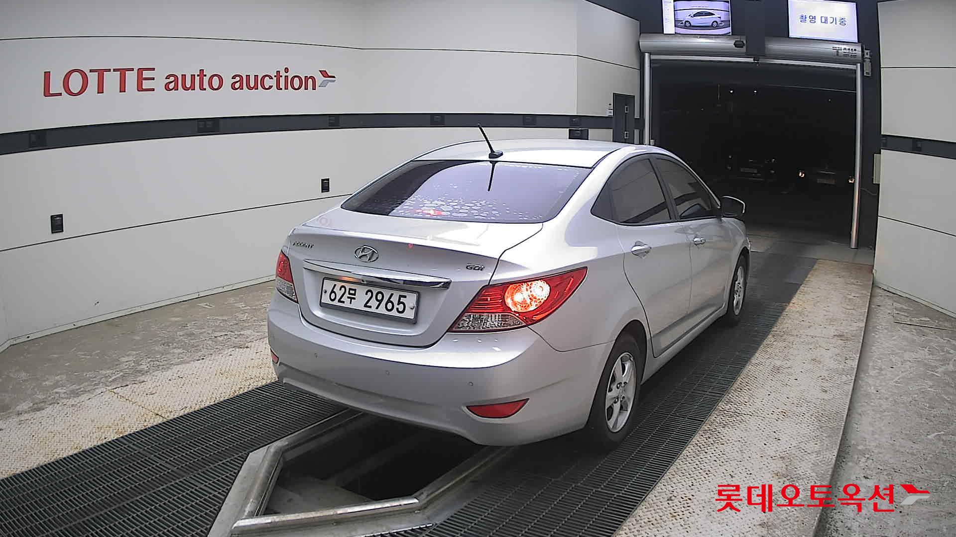 2012 - hyundai accent
