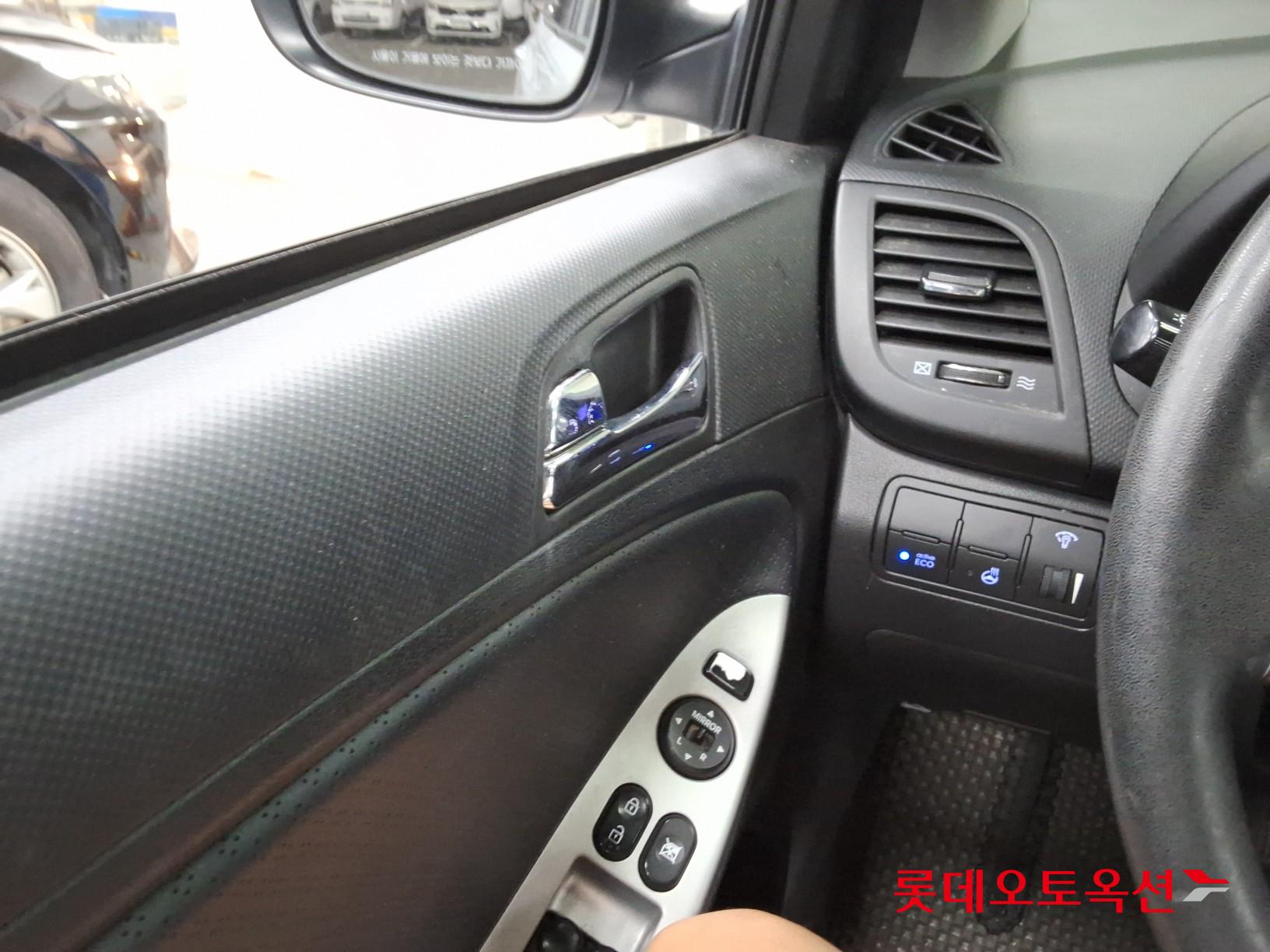 2012 - hyundai accent
