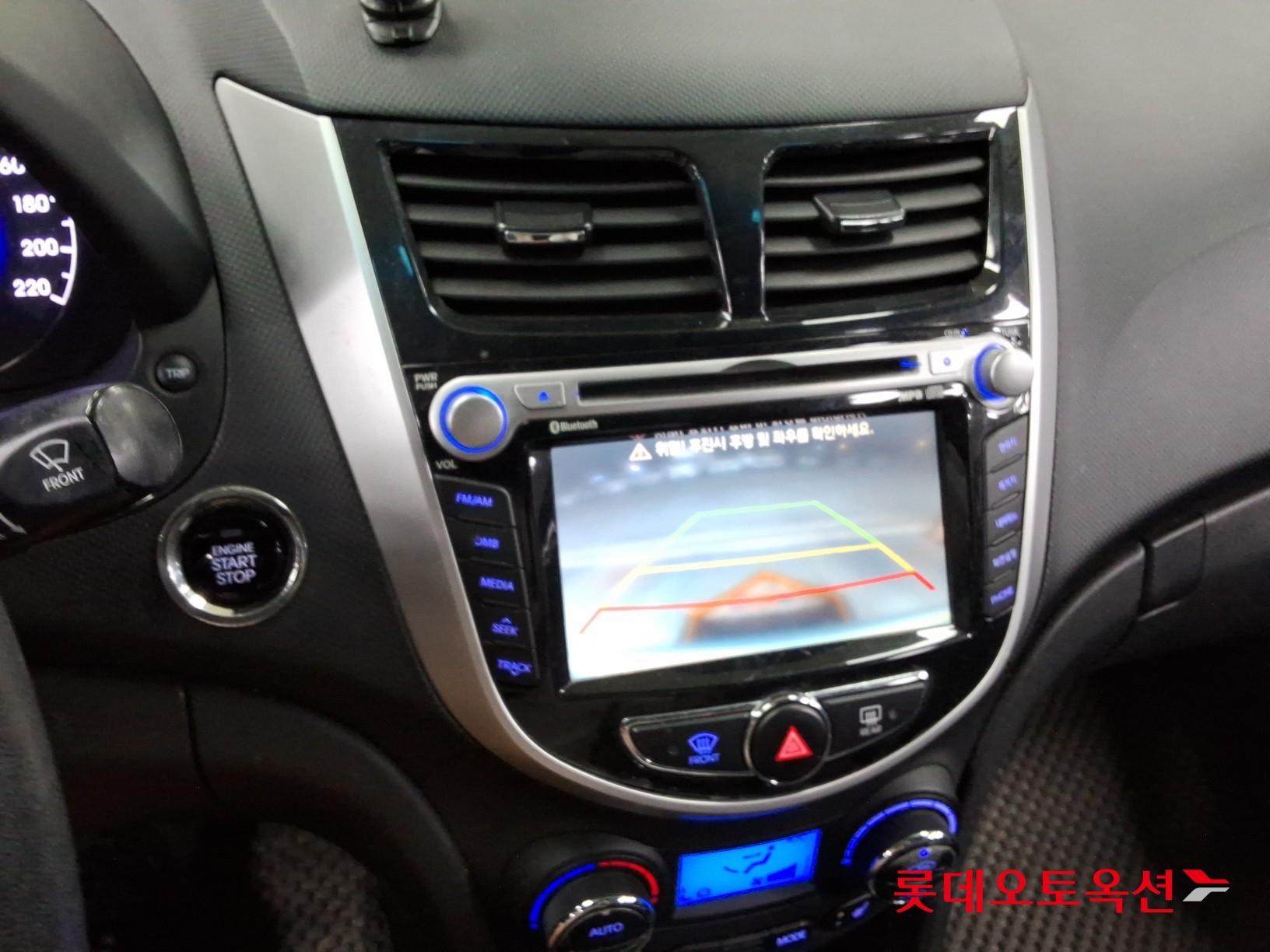 2012 - hyundai accent