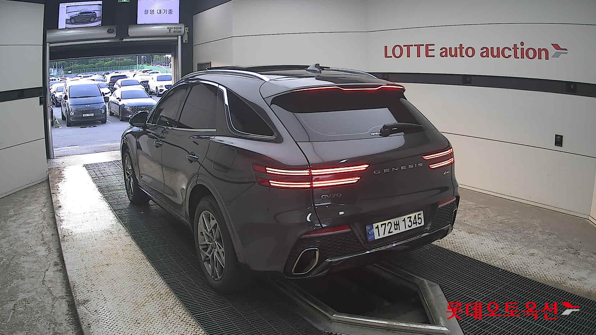 2023 - genesis gv70