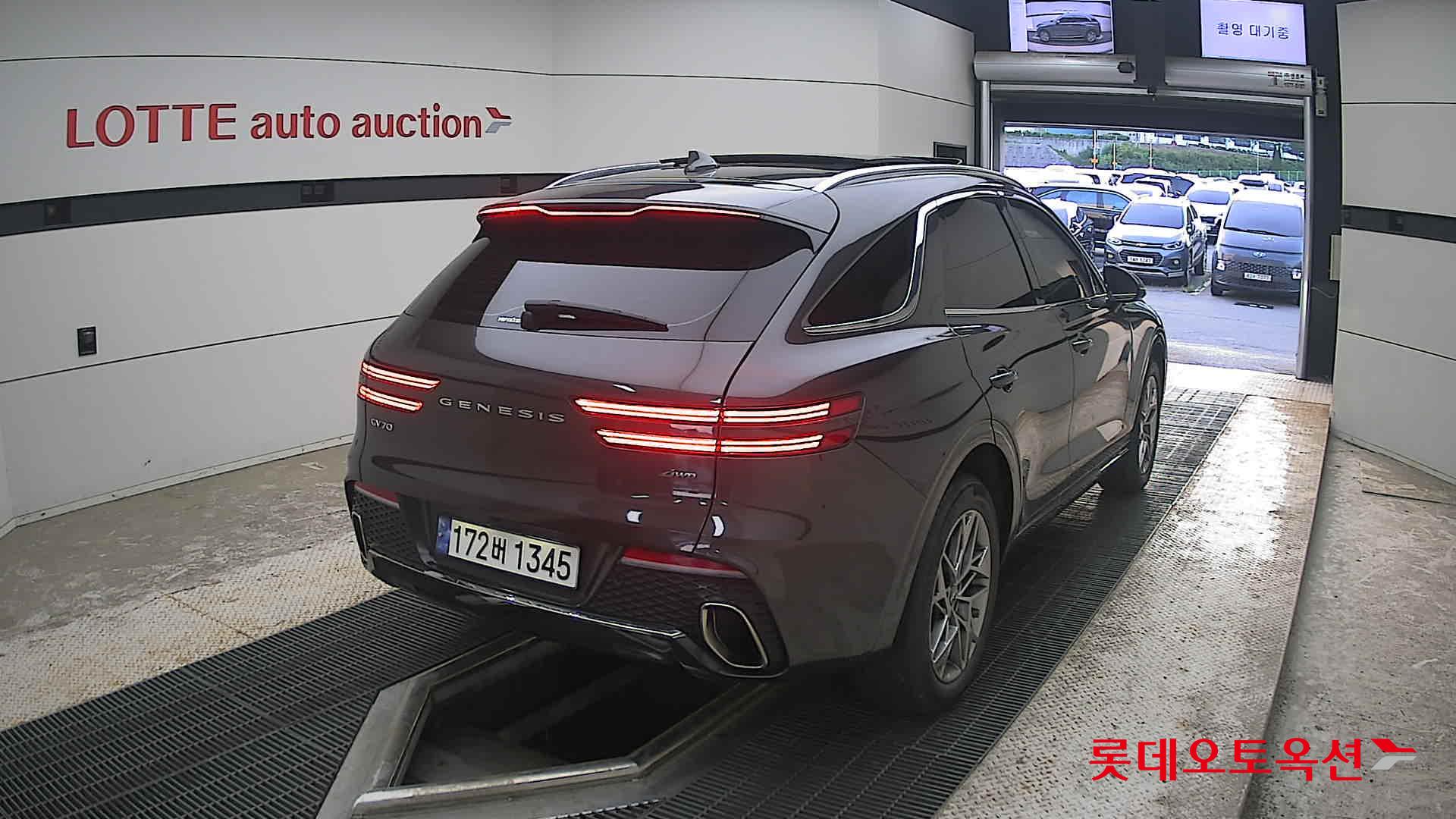 2023 - genesis gv70