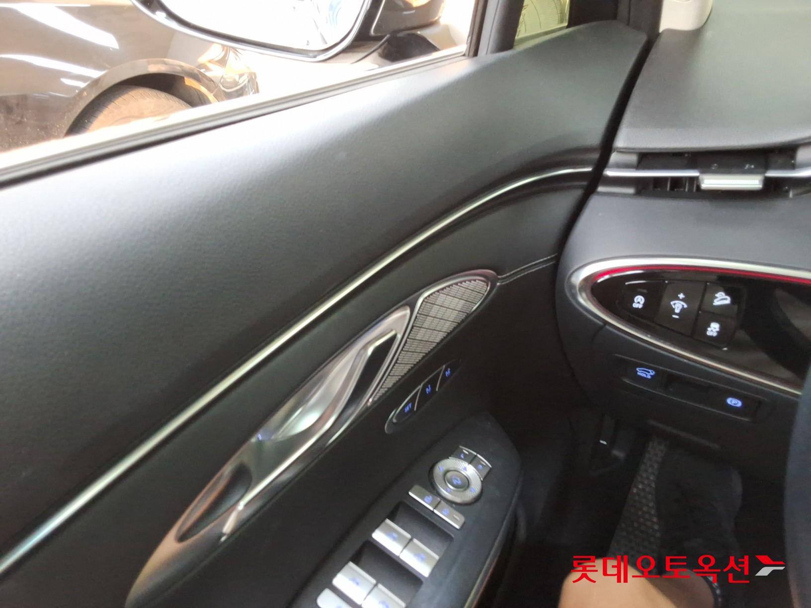 2023 - genesis gv70