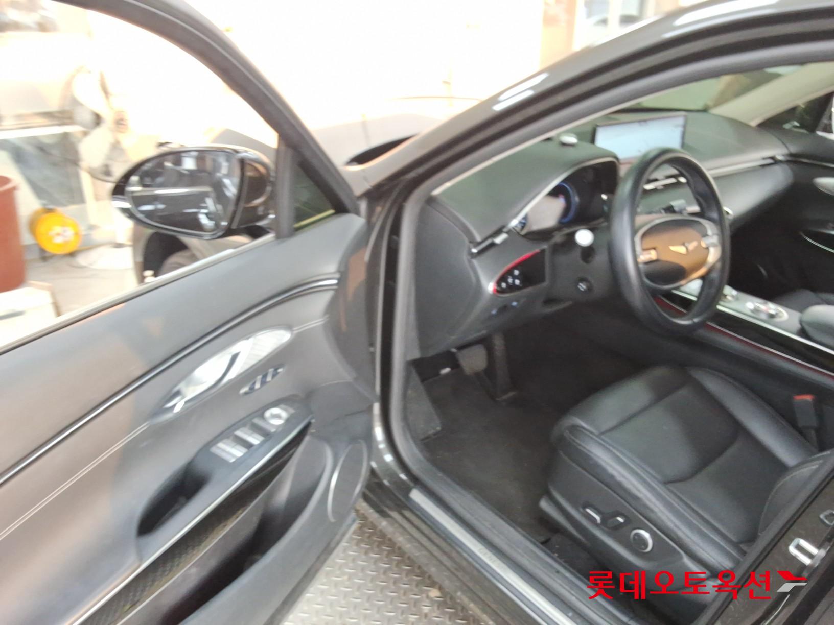 2023 - genesis gv70