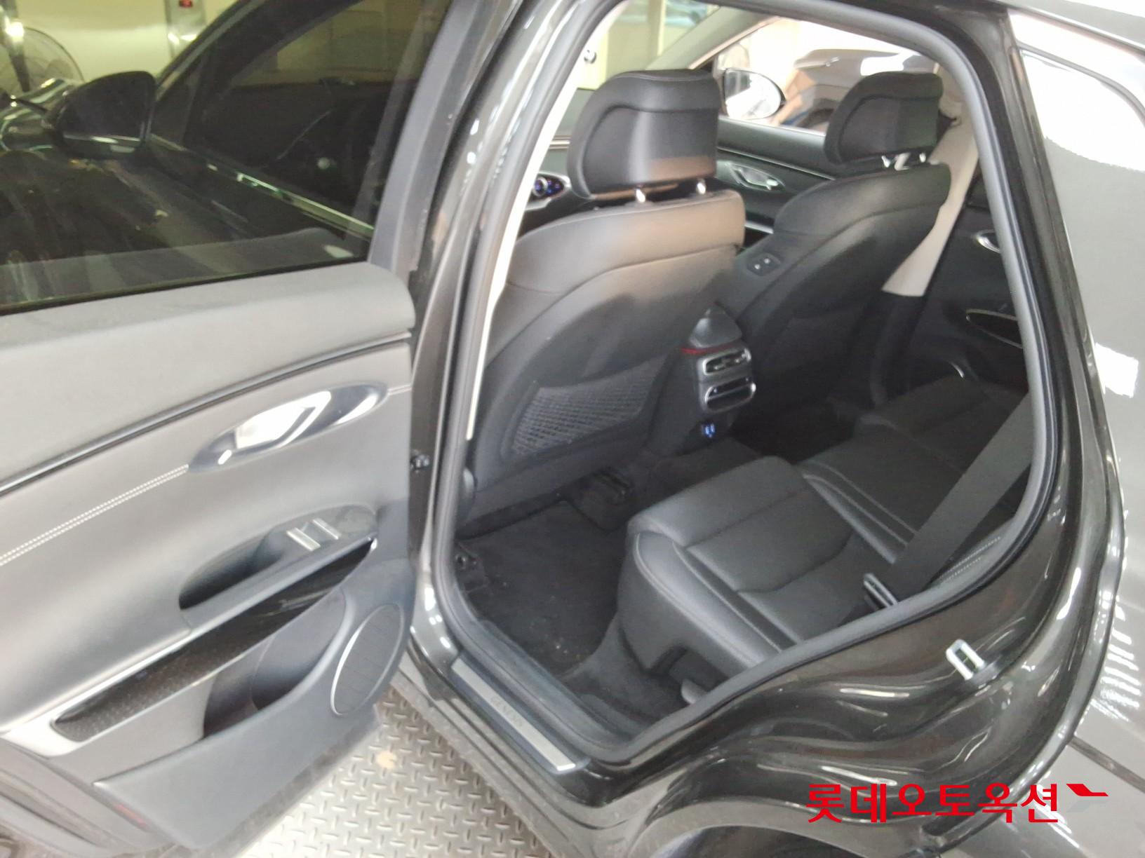 2023 - genesis gv70