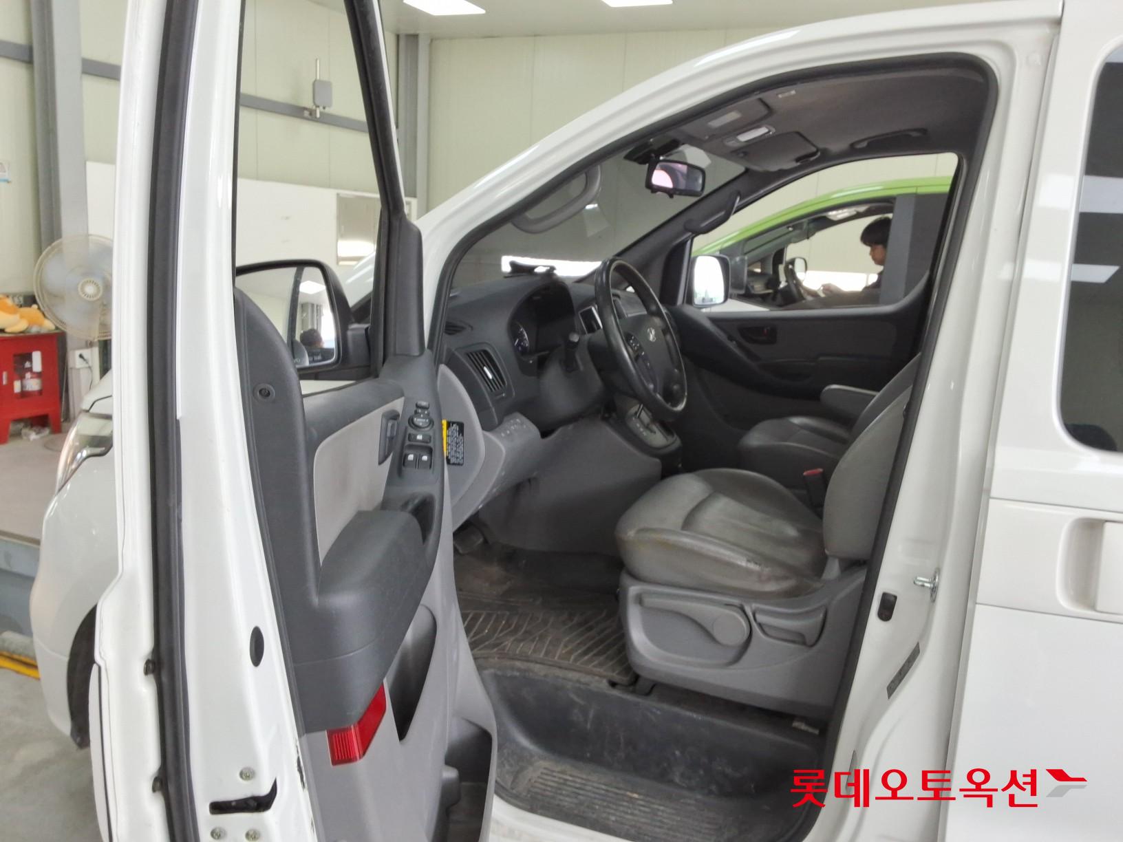 2020 - hyundai grand starex