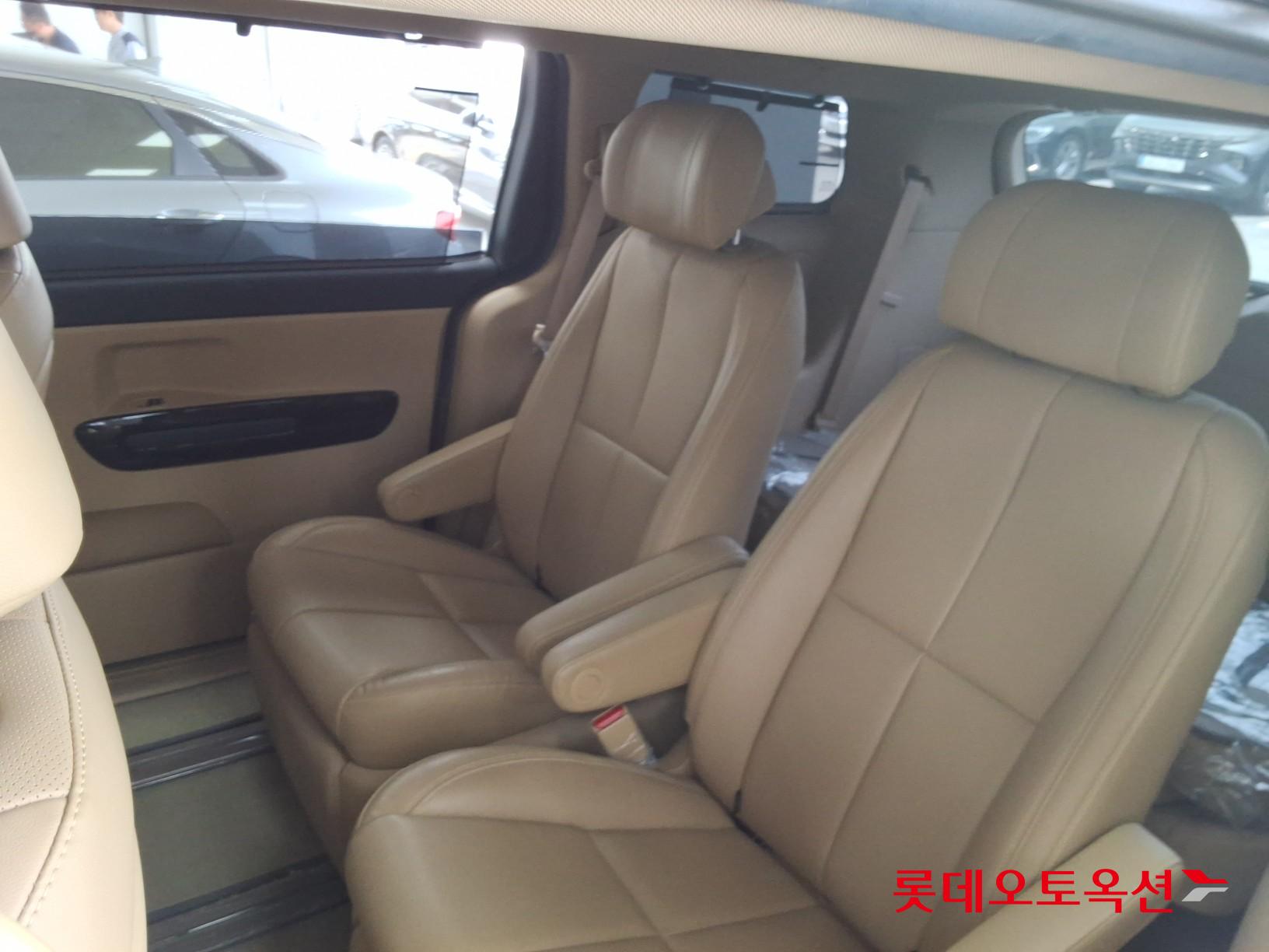 2020 - kia carnival