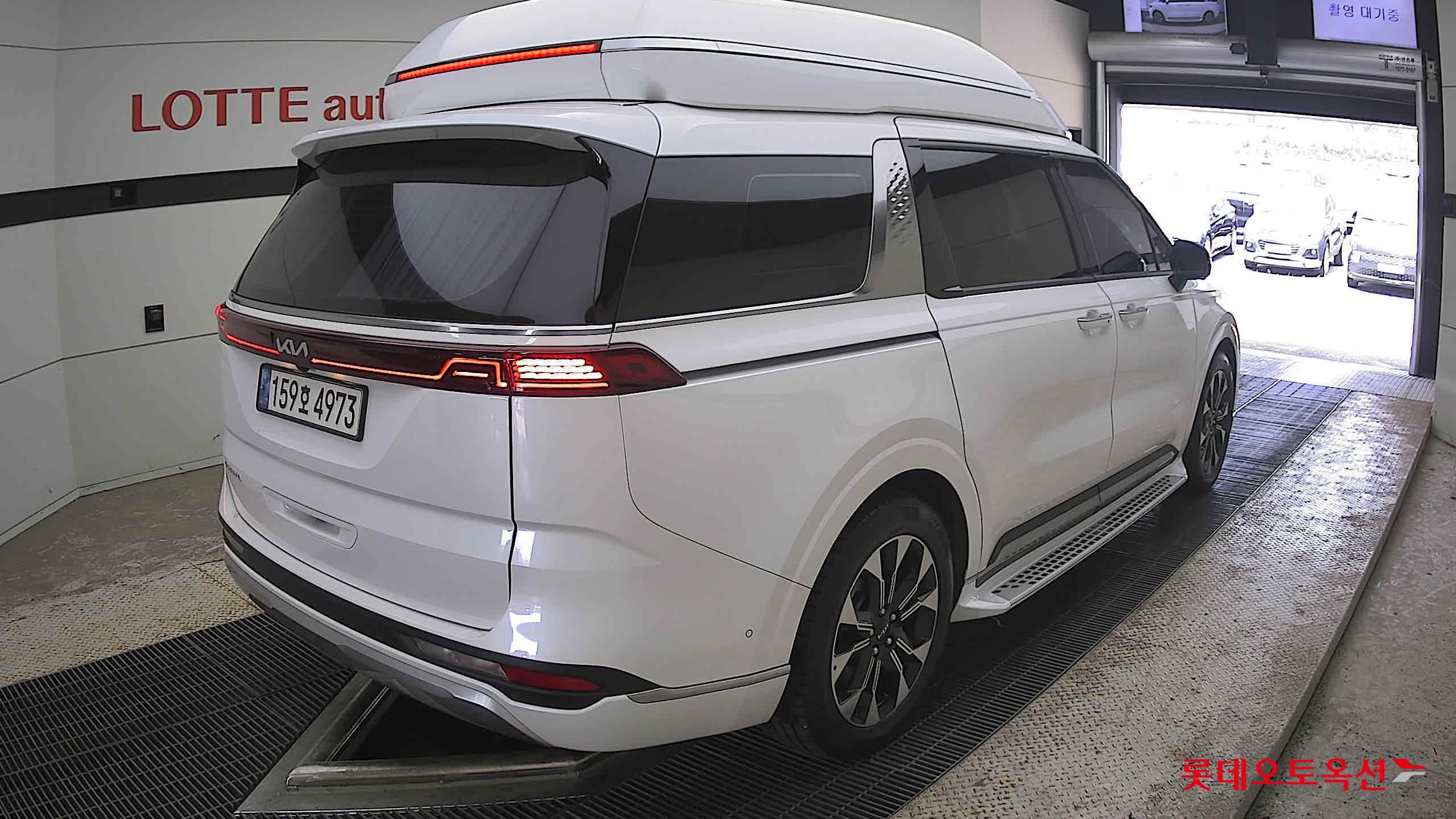 2023 - kia carnival