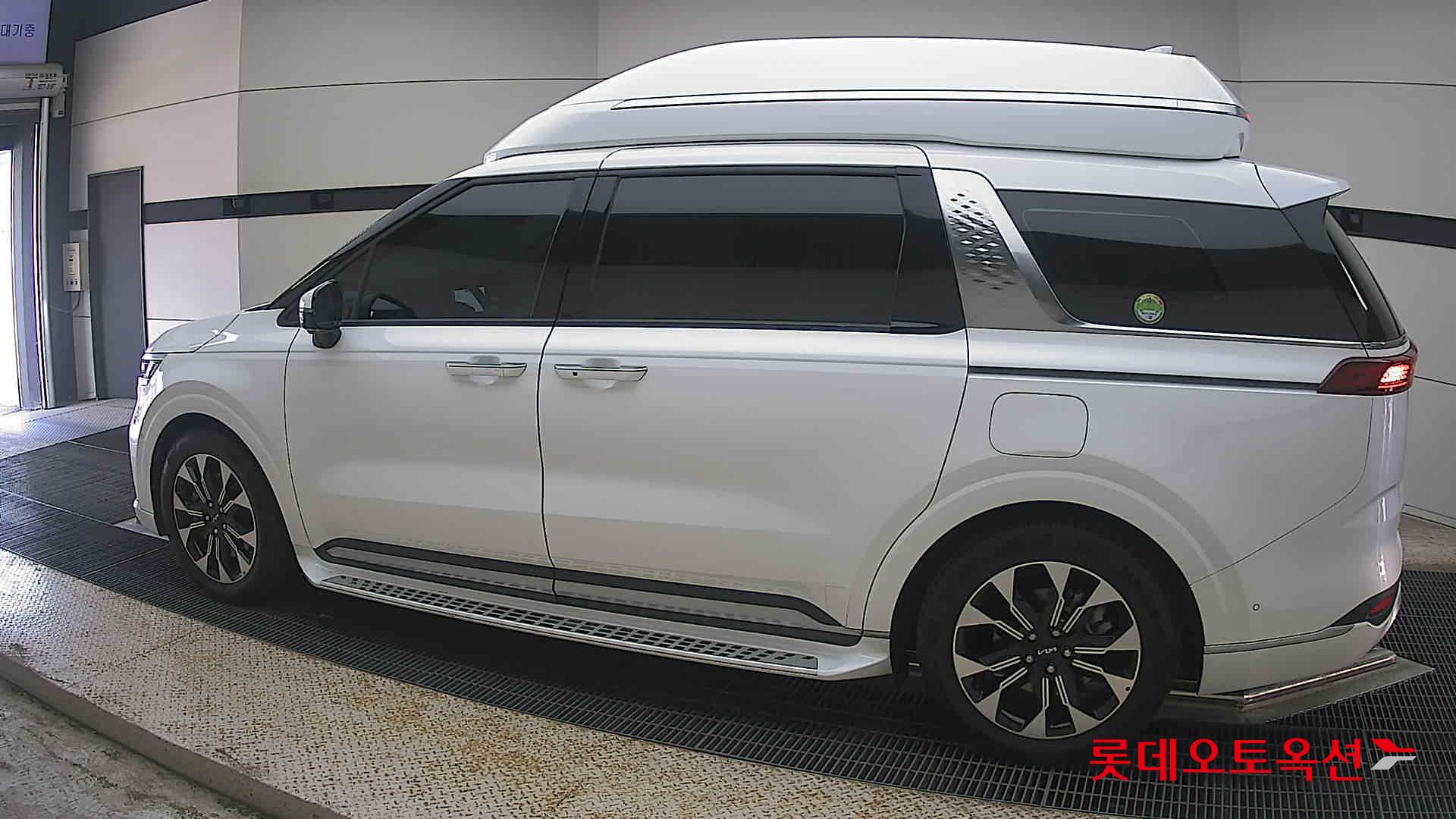 2023 - kia carnival