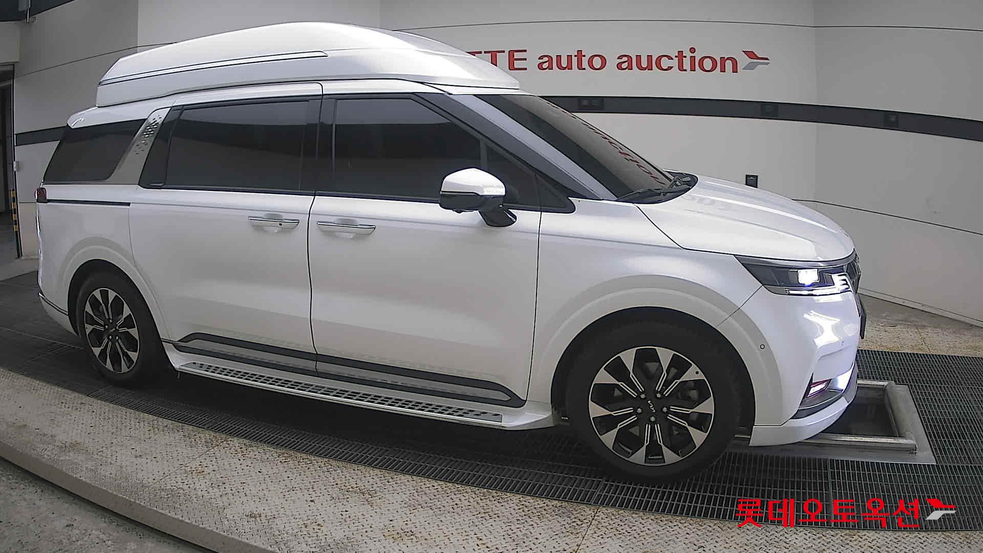 2023 - kia carnival
