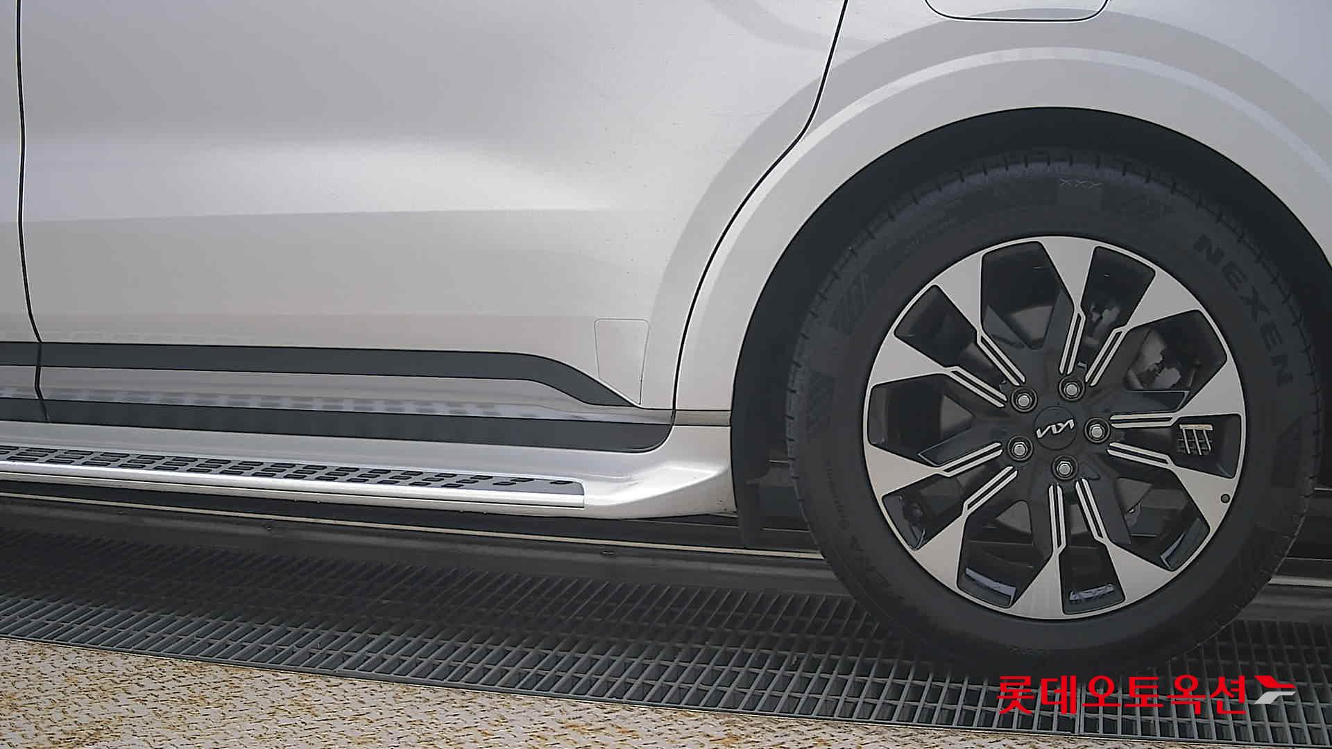 2023 - kia carnival